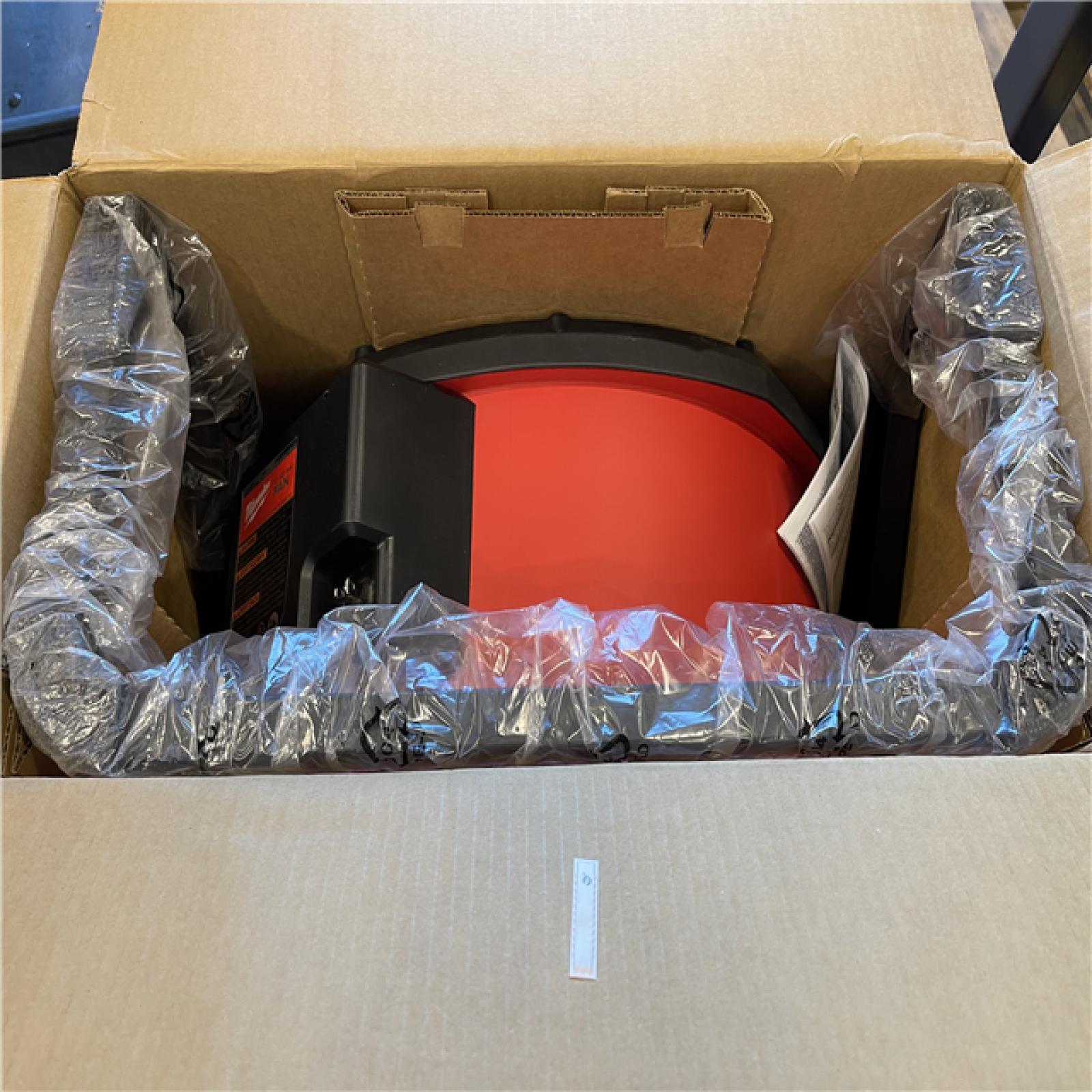 AS-IS - Milwaukee M18 Brushless Cordless Hybrid 18 in. Variable Speed Fan