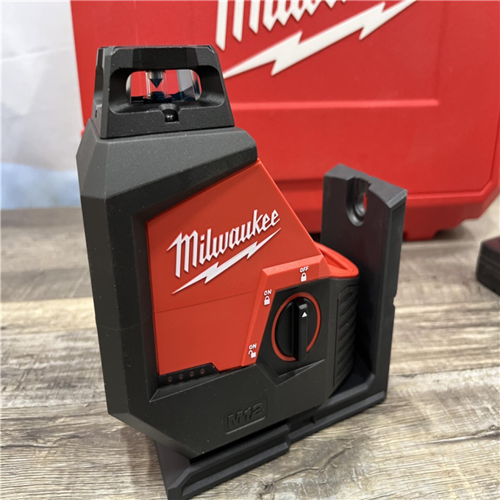 AS-IS Milwaukee 12-Volt Lithium-Ion Cordless Green 360-Degree Single Plane Laser Level Kit