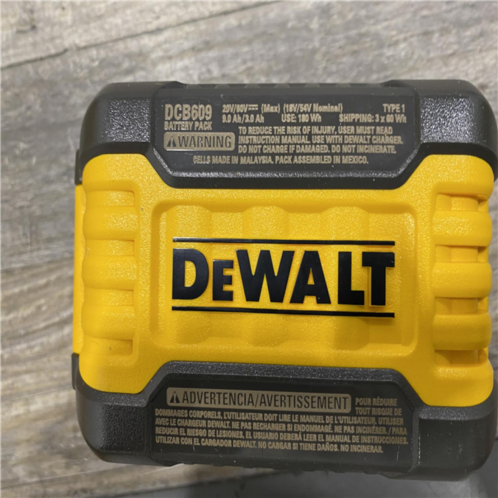 AS-IS DEWALT 20V/60V MAX FLEXVOLT Lithium-Ion 9.0Ah Battery and Charger Starter Kit