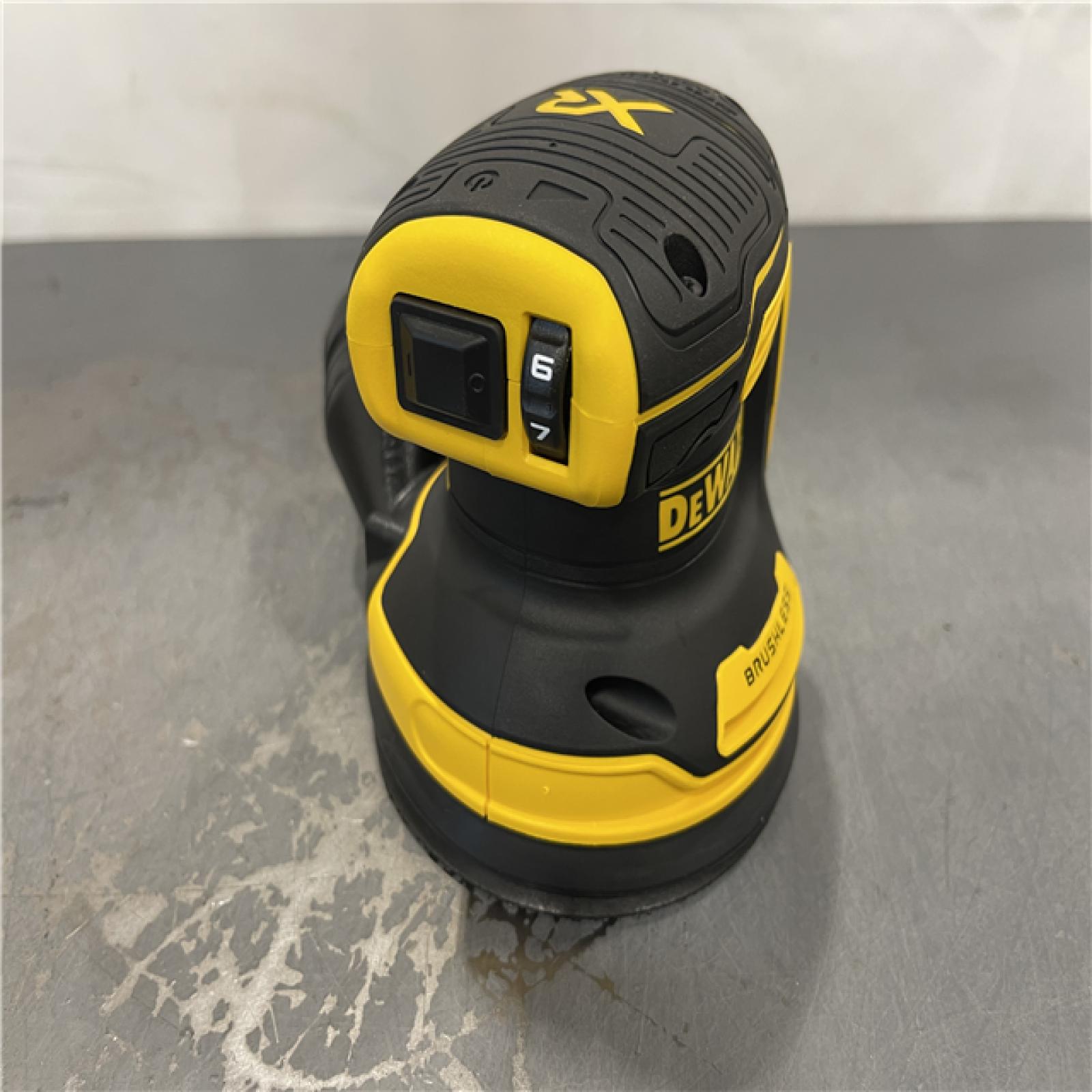 AS-IS - DEWALT 20V MAX XR Cordless Brushless 5 in. Random Orbital Sander
