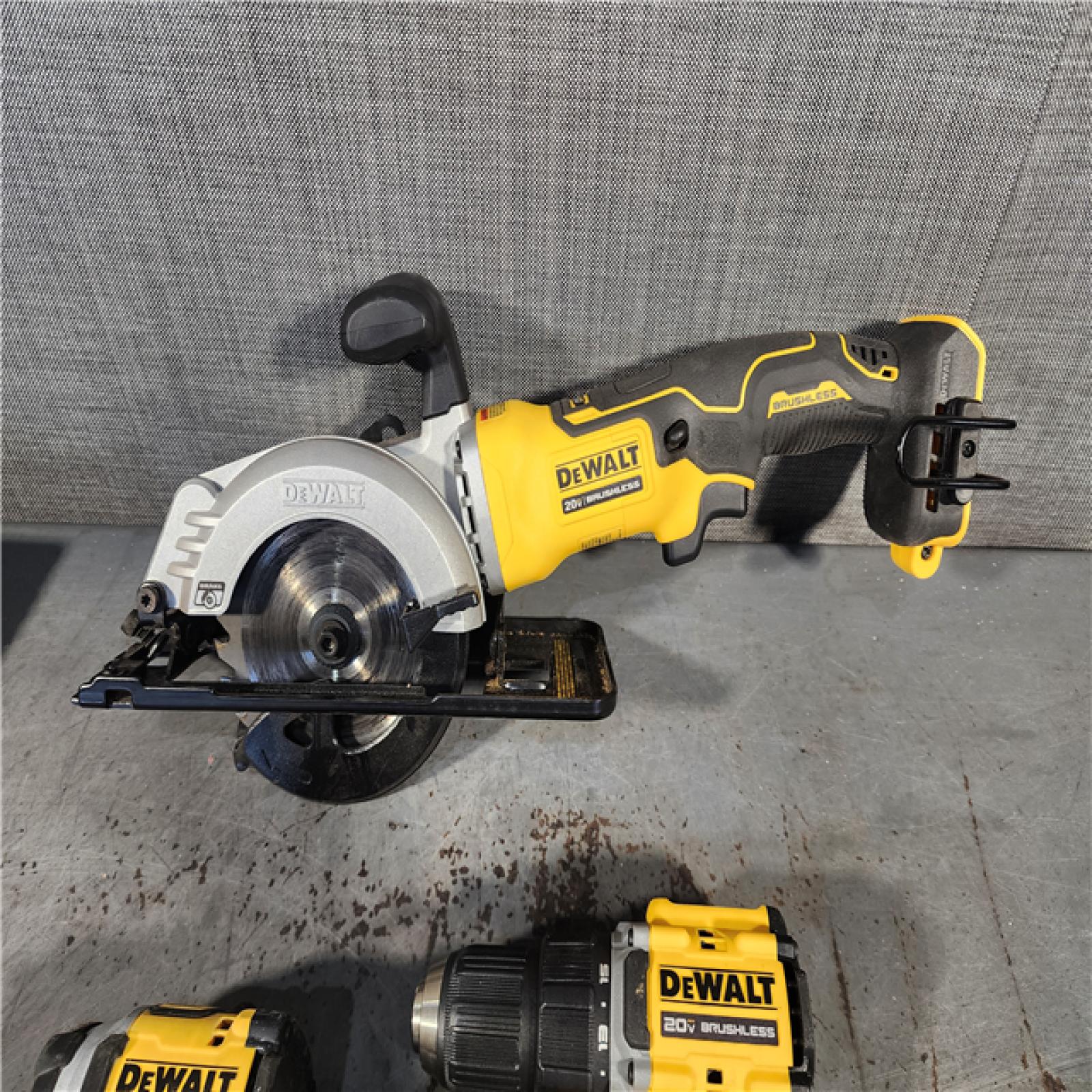 HOUSTON LOCATION - AS-IS DEWALT 3 TOOL COMBO KIT W/ (2) BATTERY & CHARGER