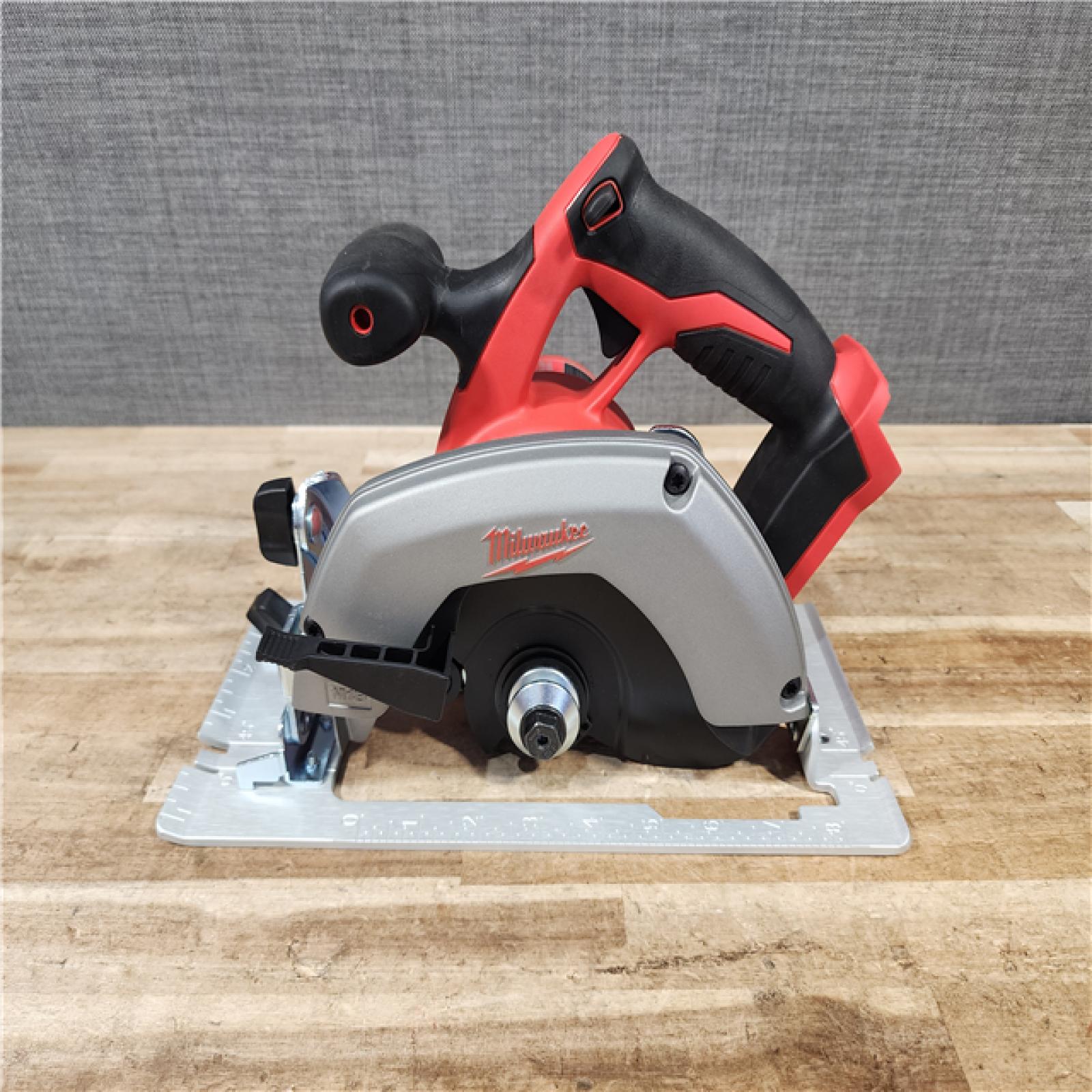 HOUSTON LOCATION - AS - IS Milwaukee 18V Lithium-Ion Cordless 6-1/2 in. Circular Saw (Tool-Only)