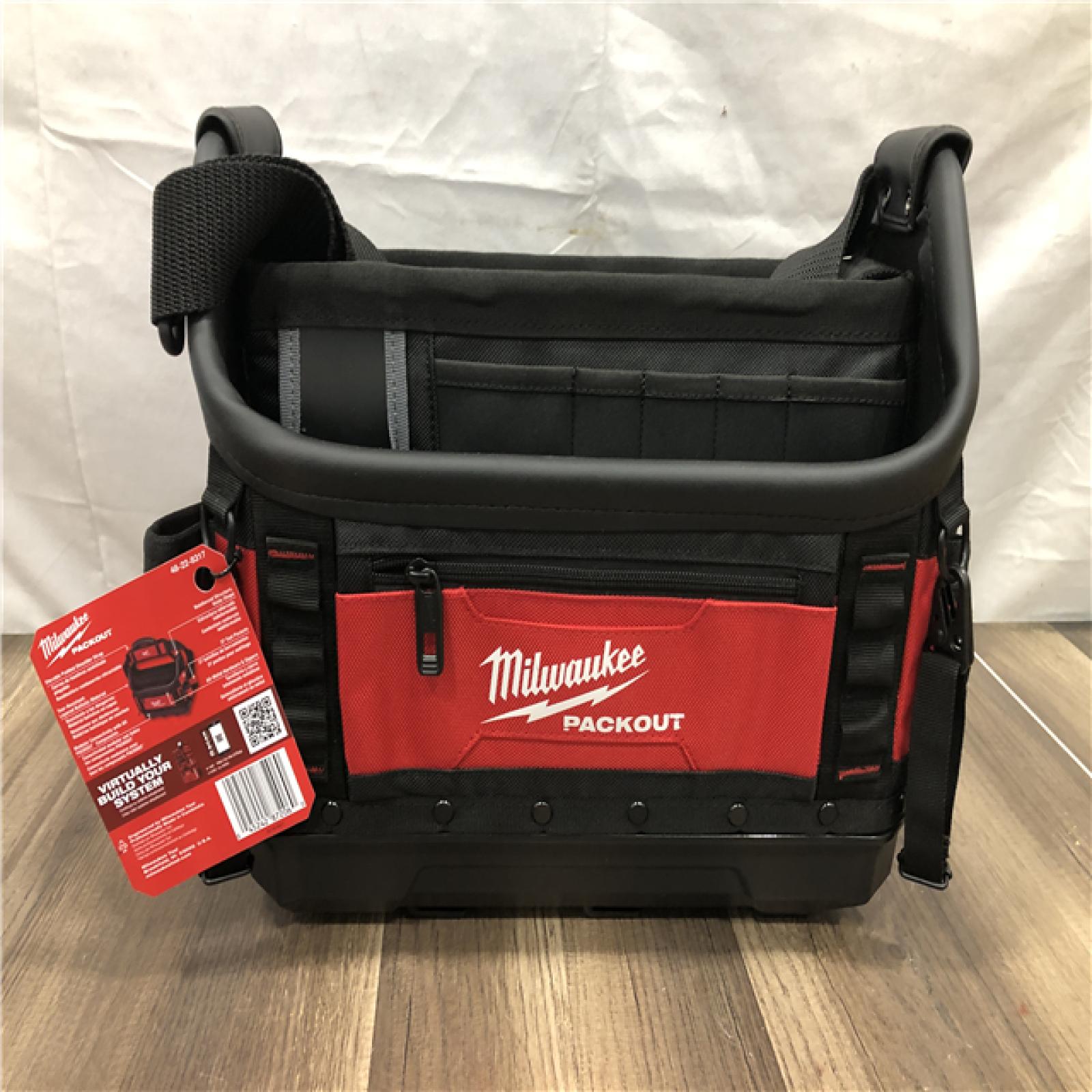 NEW- Milwaukee PACKOUT 15 in. Structured Tote