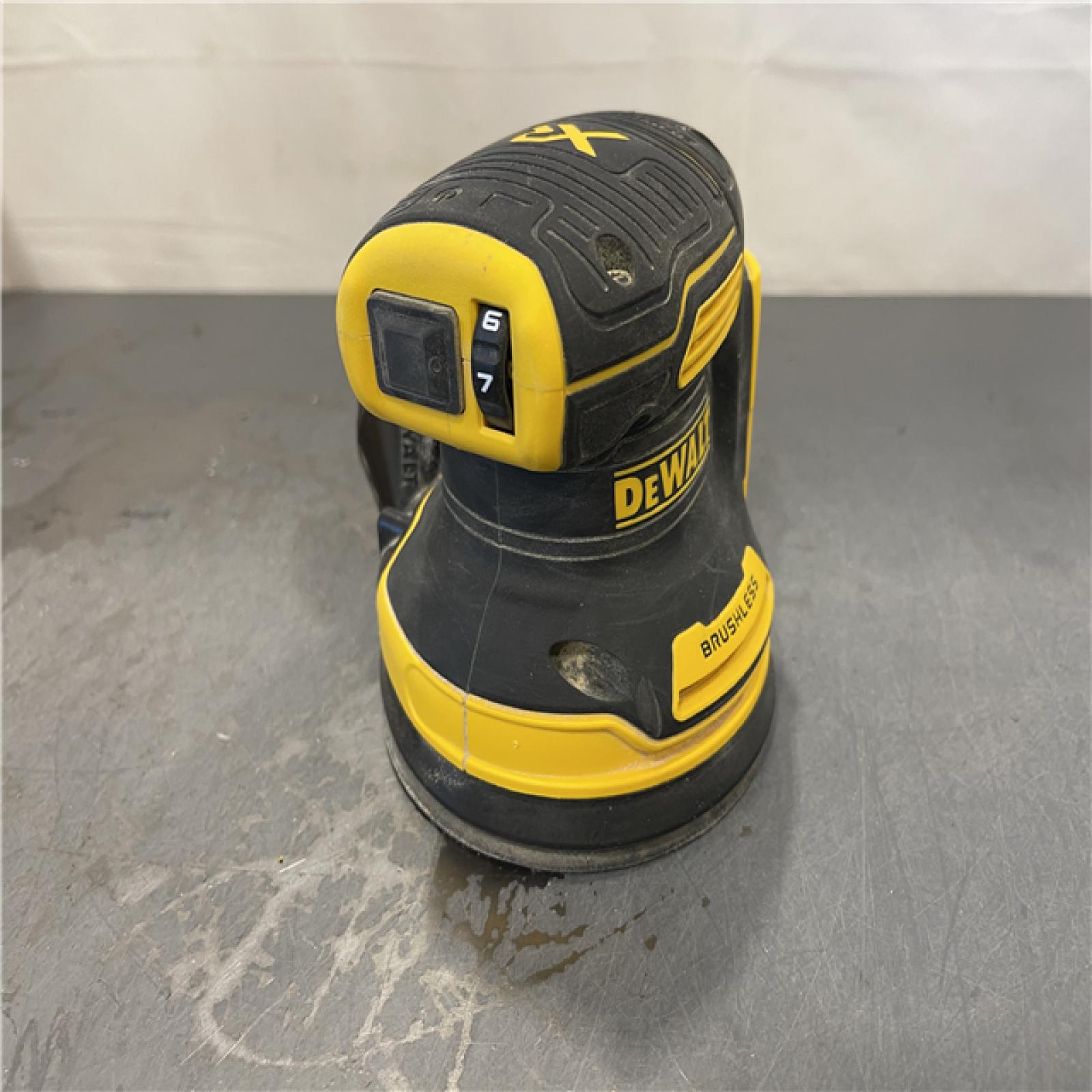 AS-IS - DEWALT 20V MAX XR Cordless Brushless 5 in. Random Orbital Sander