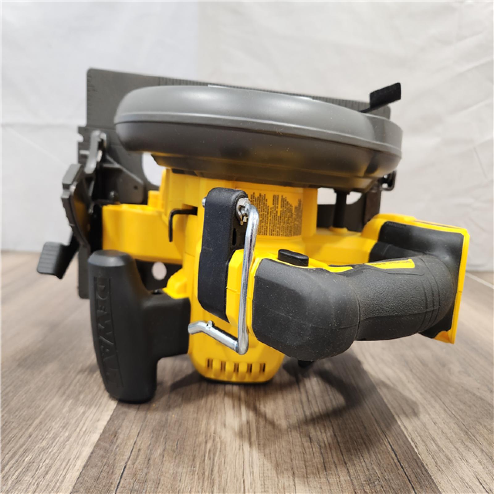 AS-IS- DeWALT Flexvolt Max 7-1/4 60V Brushless Circular Saw (Tool Only)