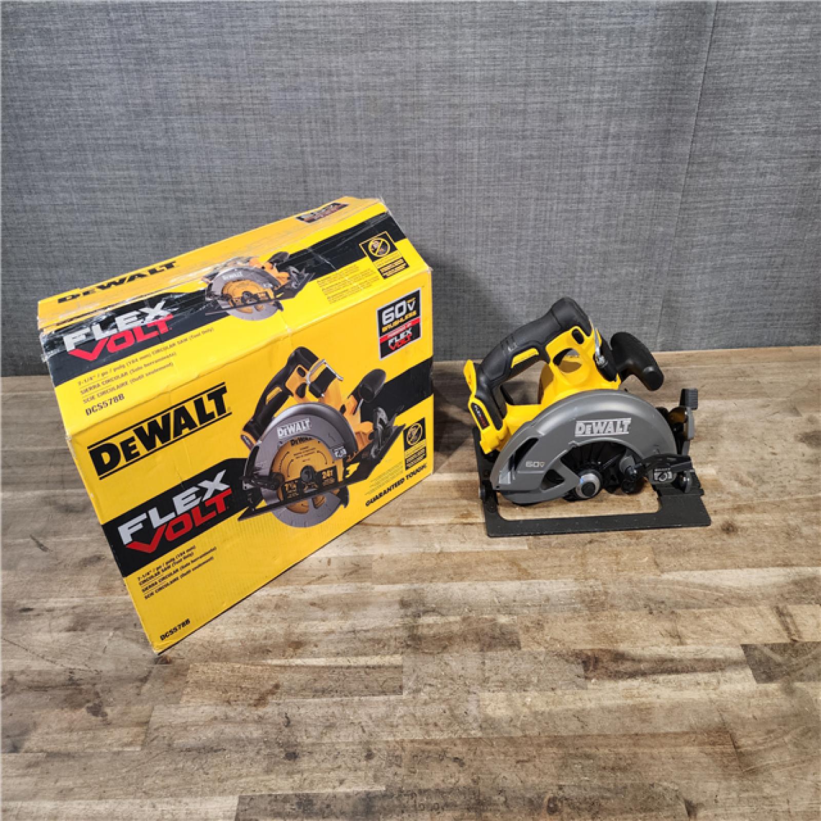 HOUSTON LOCATION - AS-IS DeWALT Flexvolt Max 7-1/4 60V Brushless Circular Saw (Tool Only)