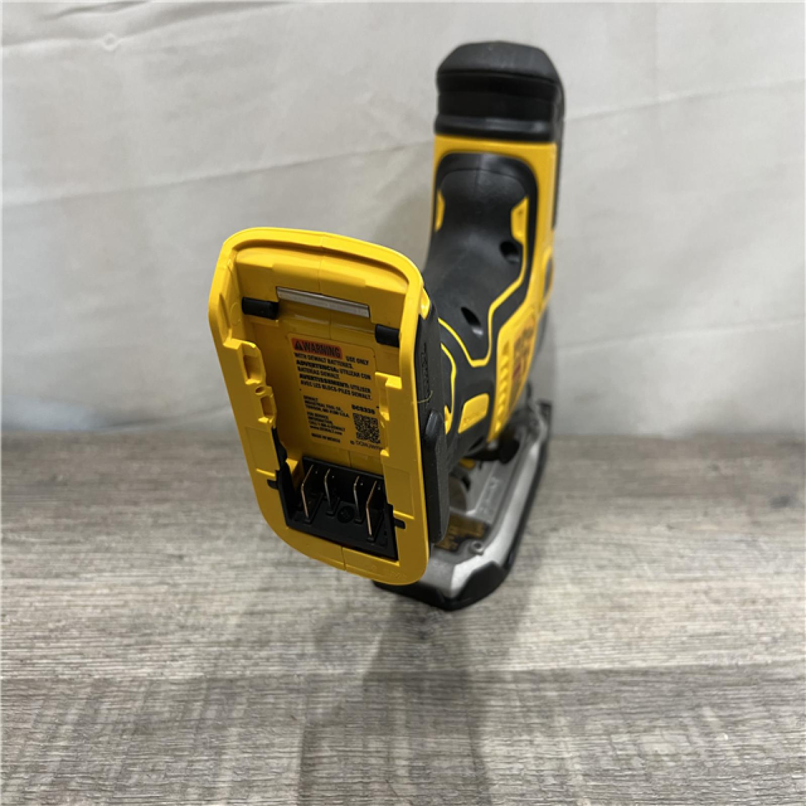 AS-IS DEWALT 20V MAX XR Cordless Barrel Grip Jigsaw (Tool Only)