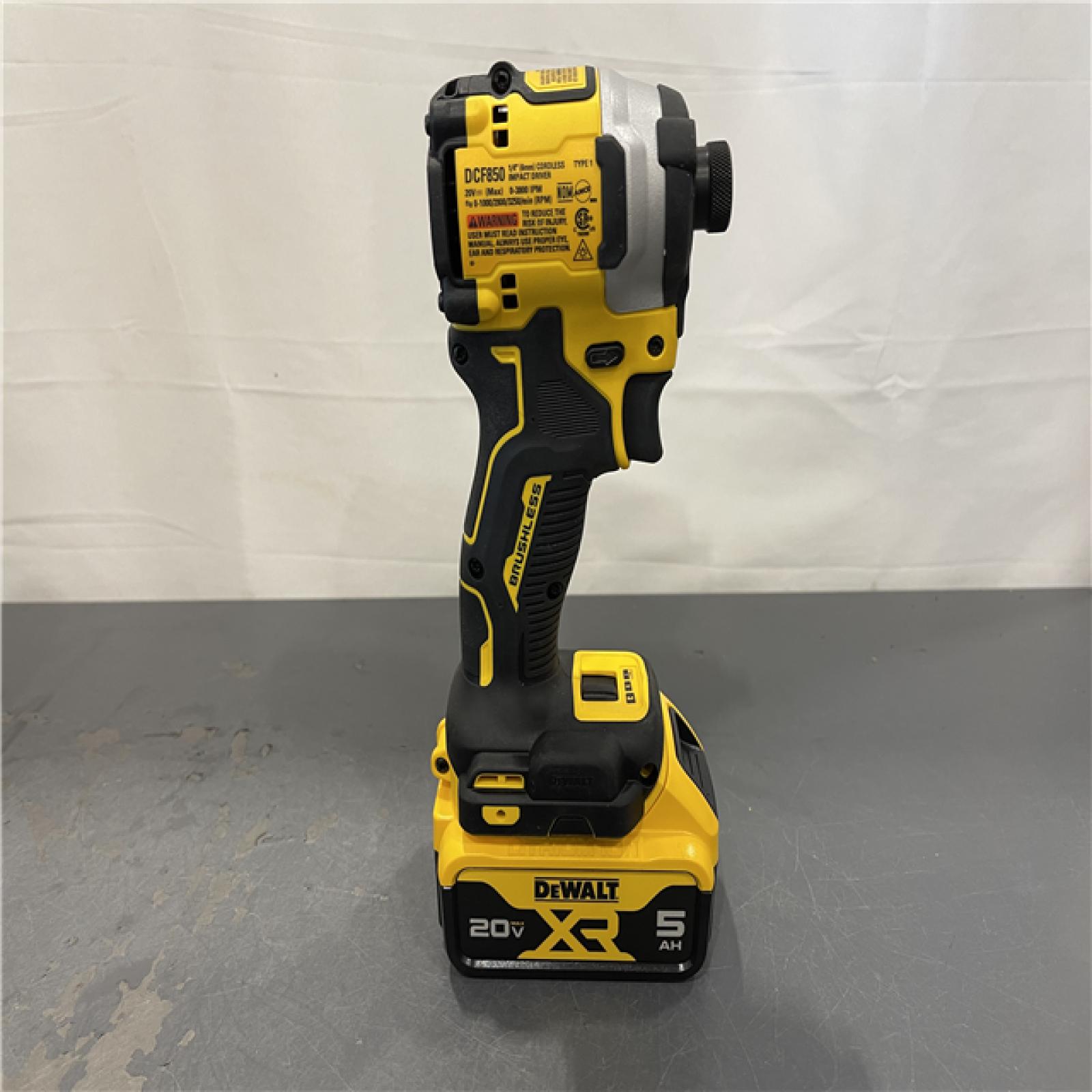 AS-IS - DeWalt ATOMIC 20V MAX Lithium-Ion Cordless 1/4 in. Brushless Impact Driver Kit