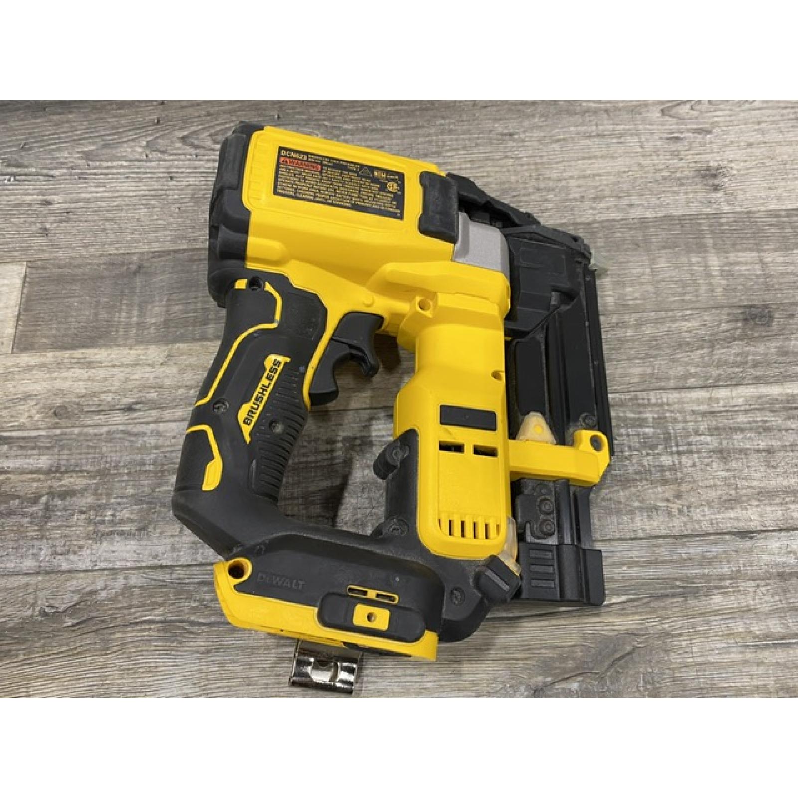AS-IS DEWALT ATOMIC 20V MAX Lithium Ion Cordless 23 Gauge Pin Nailer Kit