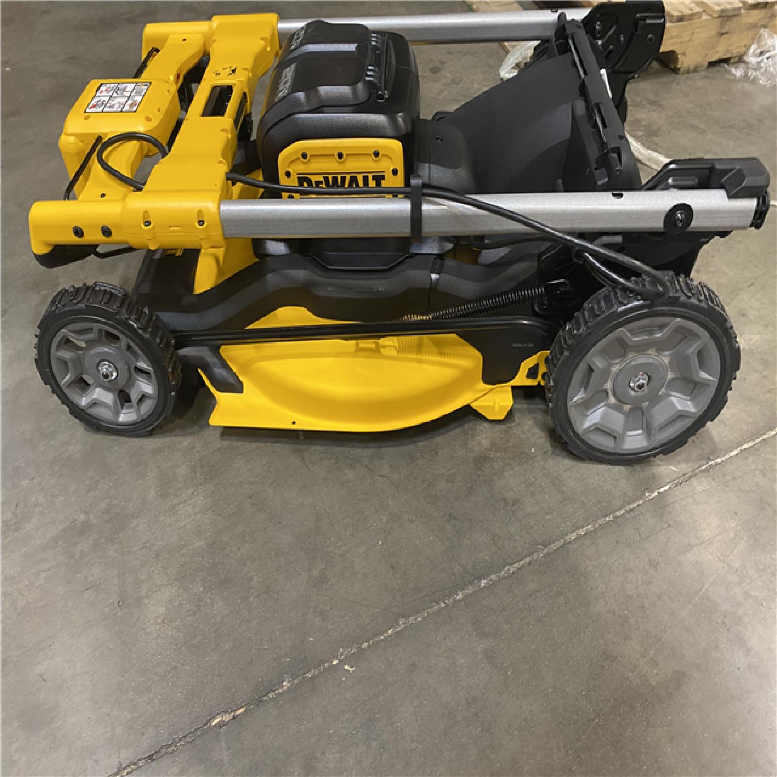 Dallas Location - As-Is  DEWALT 20V MAX 21.5 in. Electric Battery Powered Walk Behind Push Lawn Mower with (2) 10Ah Batteries & Charger