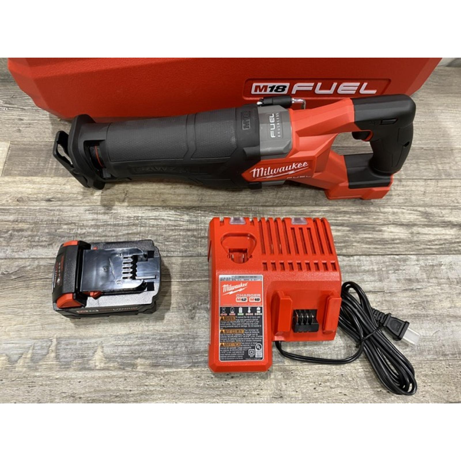 LIKE NEW - Milwaukee FUEL 18V Lithium-Ion Brushless Cordless SAWZALL Reciprocating Saw Kit