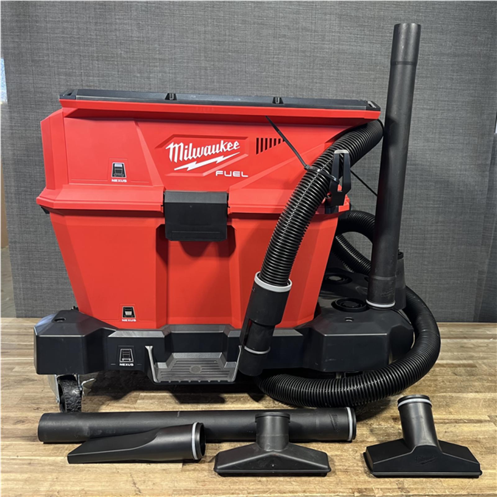 Houston Location AS-IS Milwaukee NEXUS 6 GALLON (23 L) WET/DRY VACUUM W/PACKOUT COMPATIBILITY
