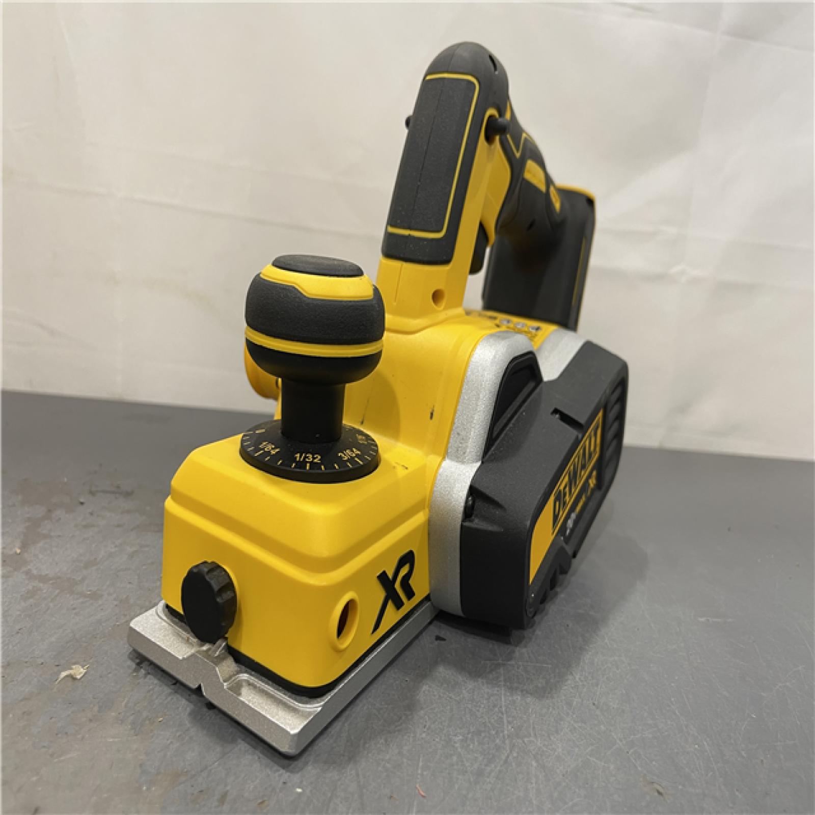 AS-IS - DEWALT 20V MAX XR Cordless Brushless 3-1/4 in. Planer