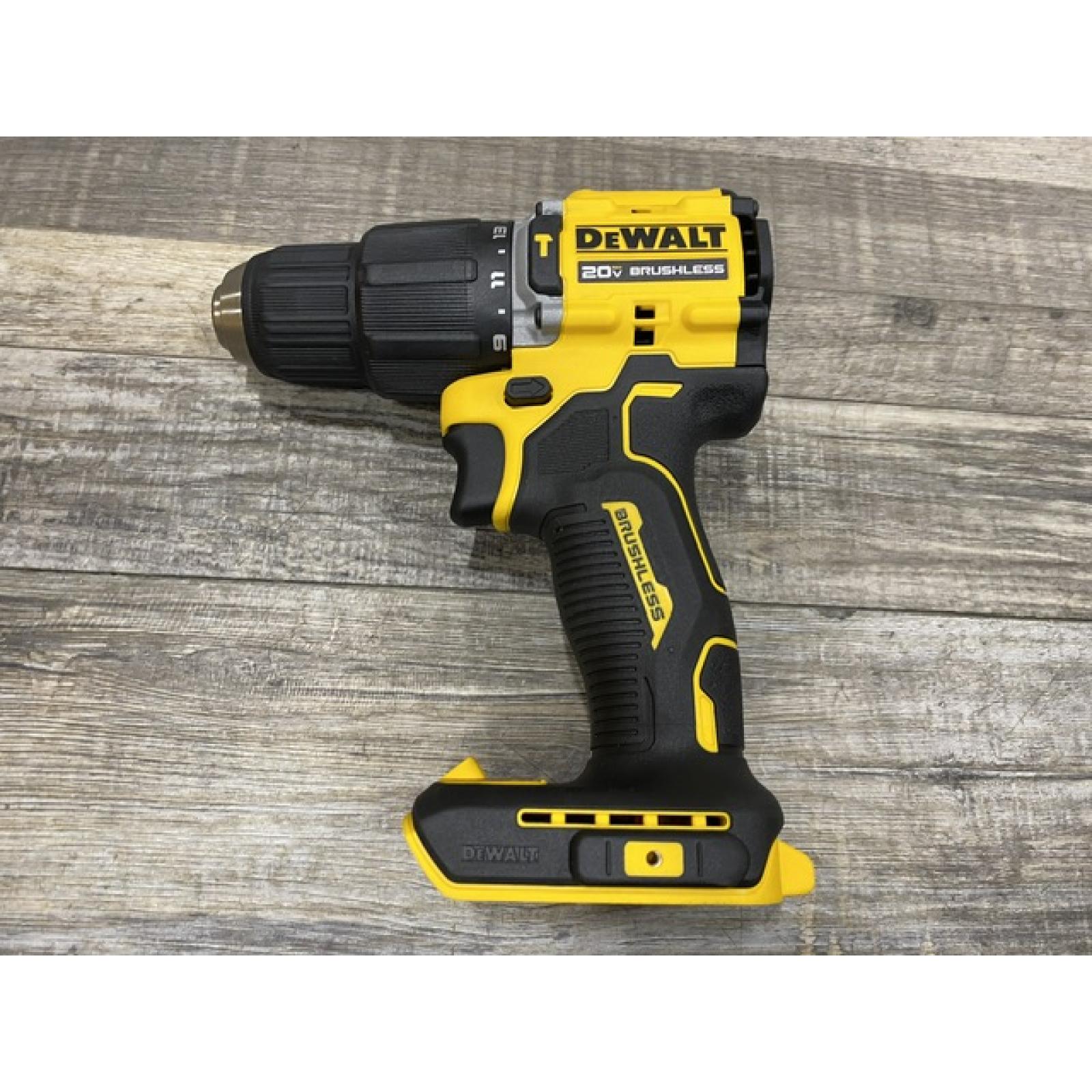 LIKE NEW - DEWALT ATOMIC 20V Cordless 1/2 in. Compact Hammer Drill Kit