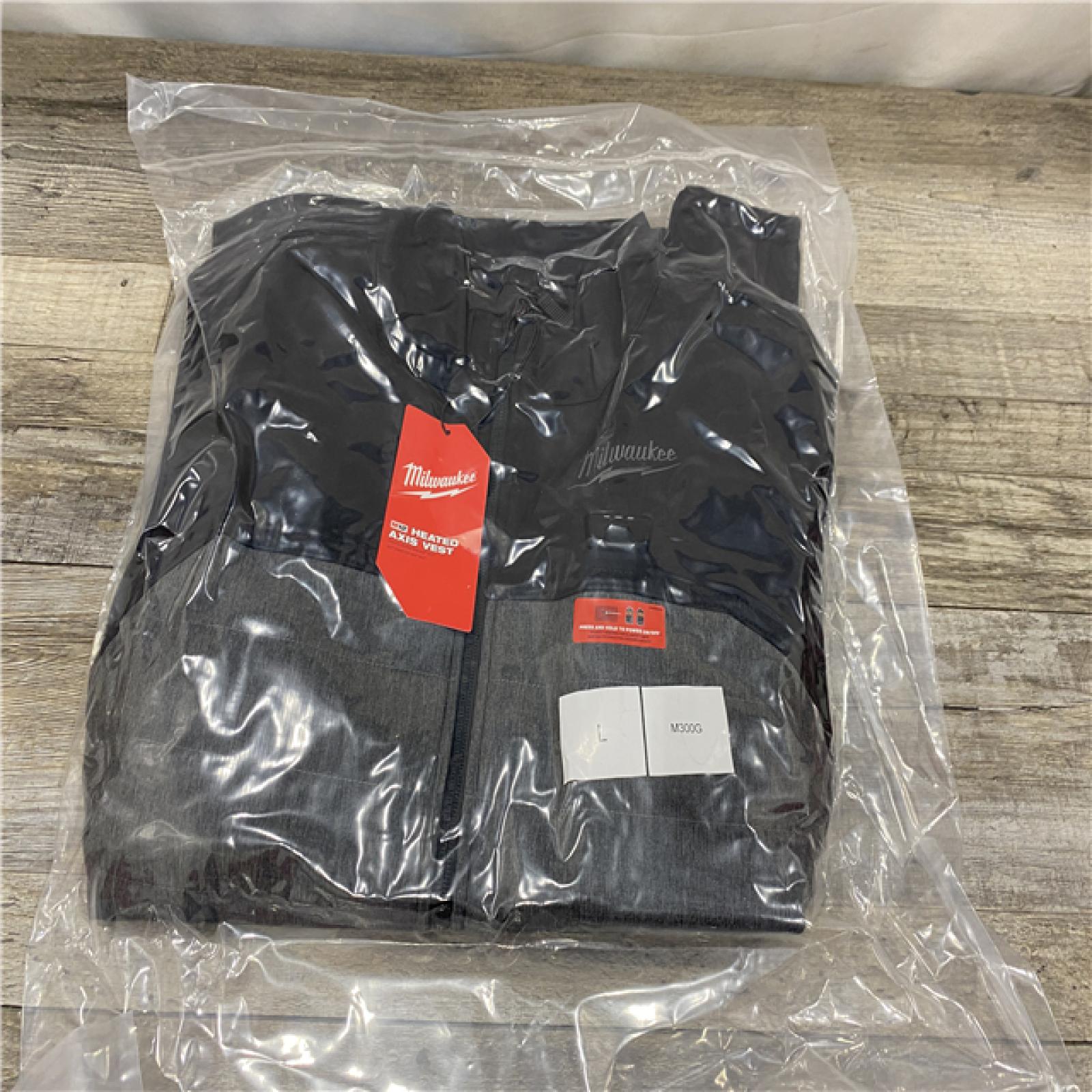 LIKE NEW - Milwaukee Men's Large 12-Volt Lithium-Ion Cordless Axis Gray Heated Quilted Vest Kit