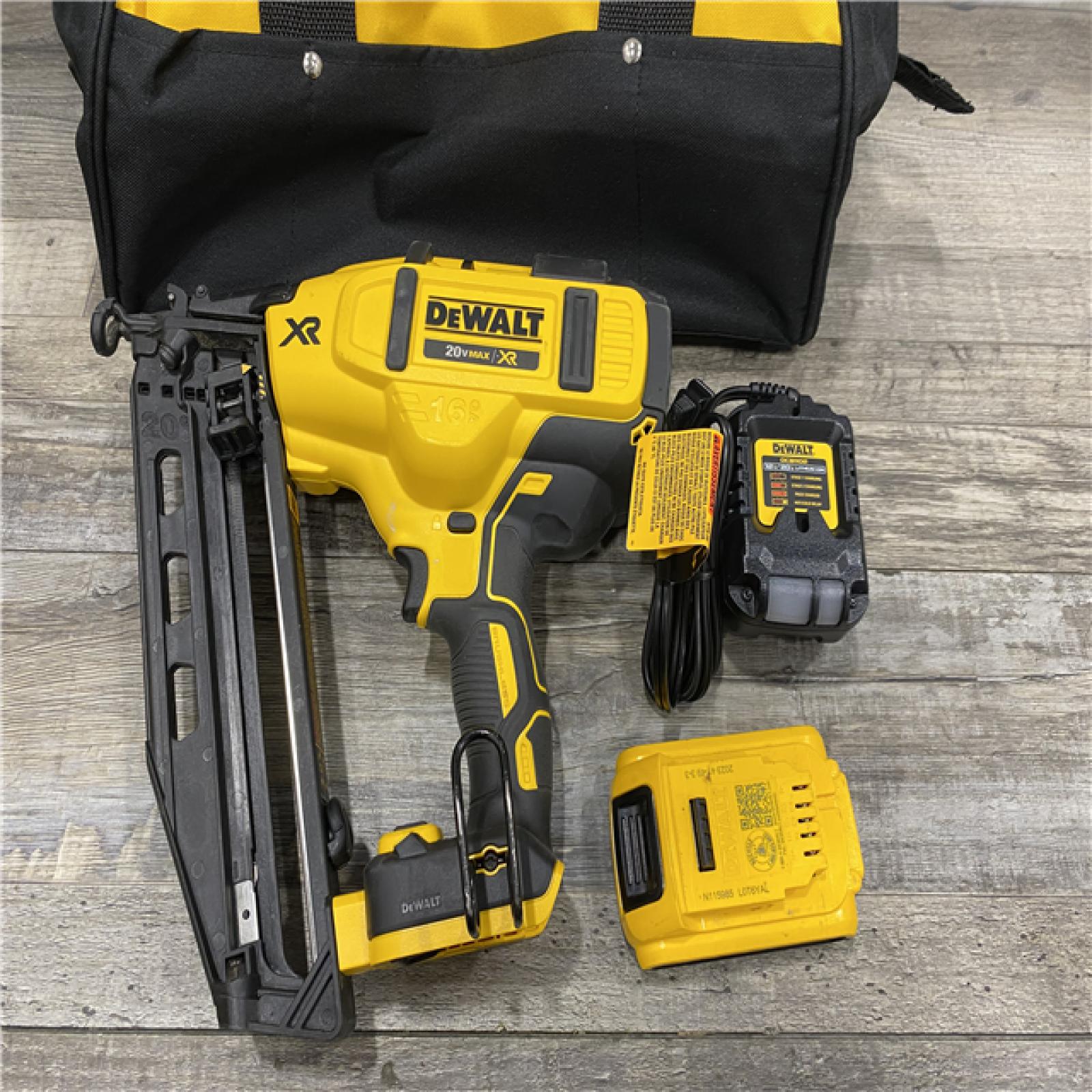 AS-IS DEWALT 20V MAX XR 16-Gauge Electric Cordless Angled Finishing Nailer Kit