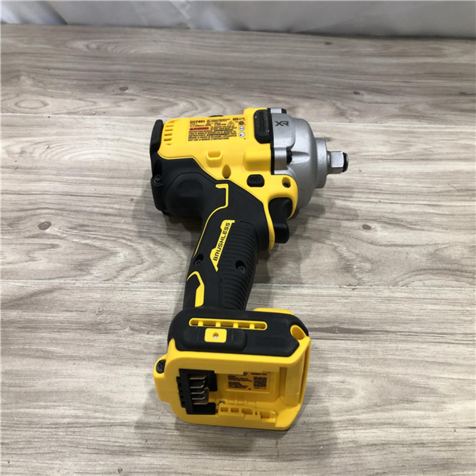 AS-IS DEWALT 20V MAX XR 1/2 Inch Impact Wrench Kit DCF891Q1