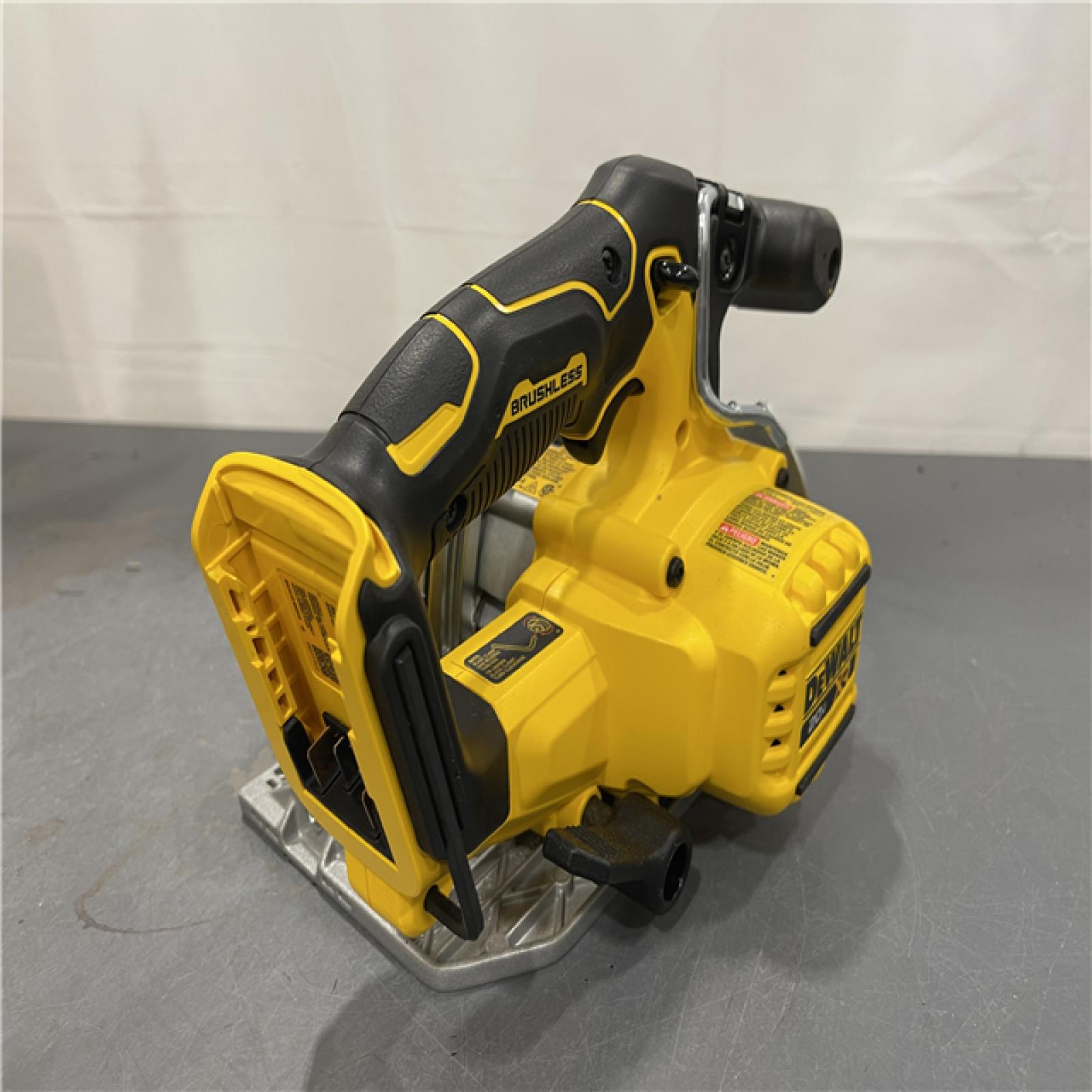 AS-IS - DeWALT 20V MAX Cordless Brushless 6-1/2 in. Sidewinder Style Circular Saw