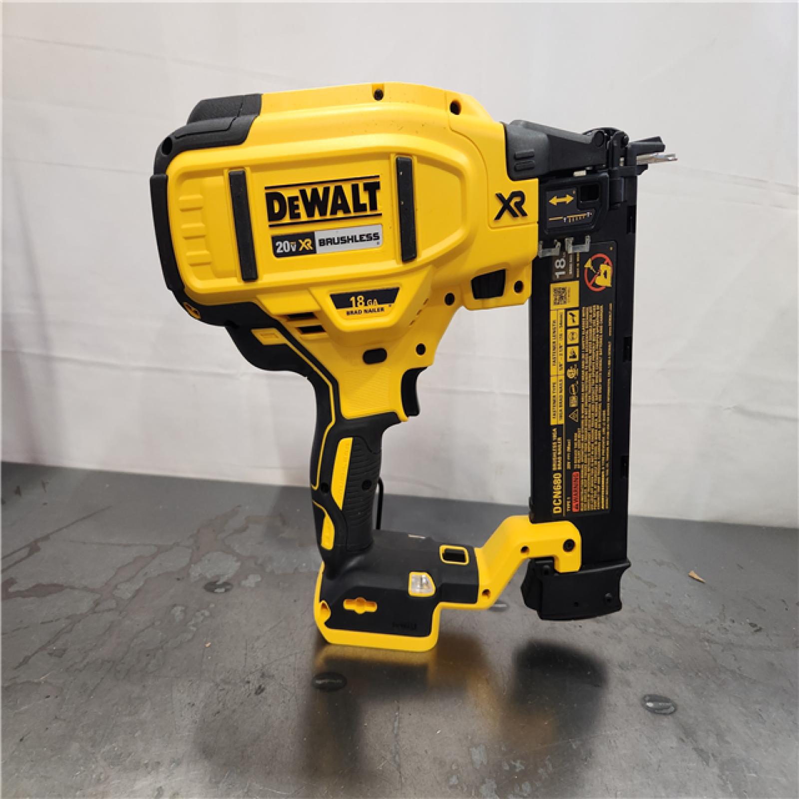 AS-IS- DeWalt 20V MAX XR Lithium-Ion Cordless 18-Gauge Brad Nailer (Tool Only)