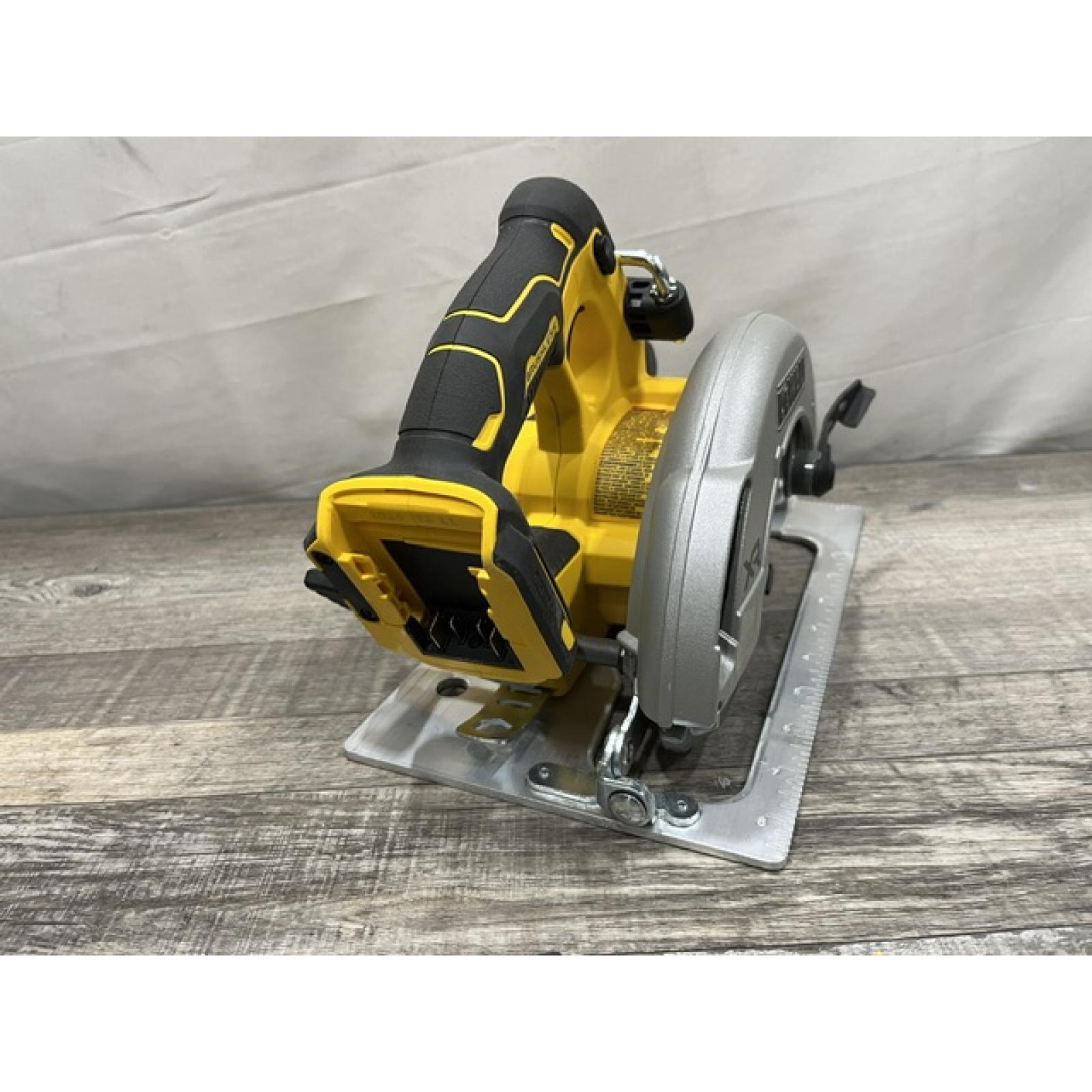AS-IS DEWALT 20-Volt MAX 7-1/4 in. Cordless Circular Saw (Tool Only)