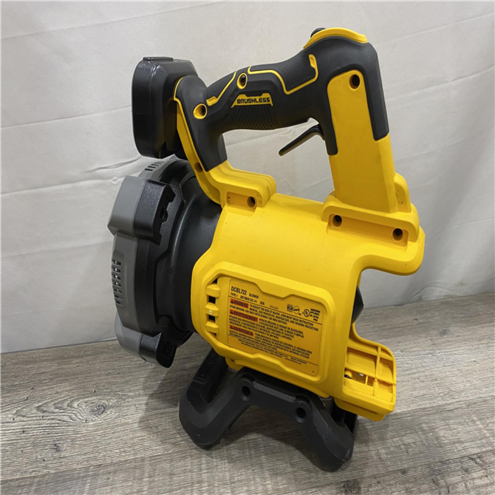 AS-IS DEWALT 20V MAX* XR Brushless Cordless Handheld Blower Kit