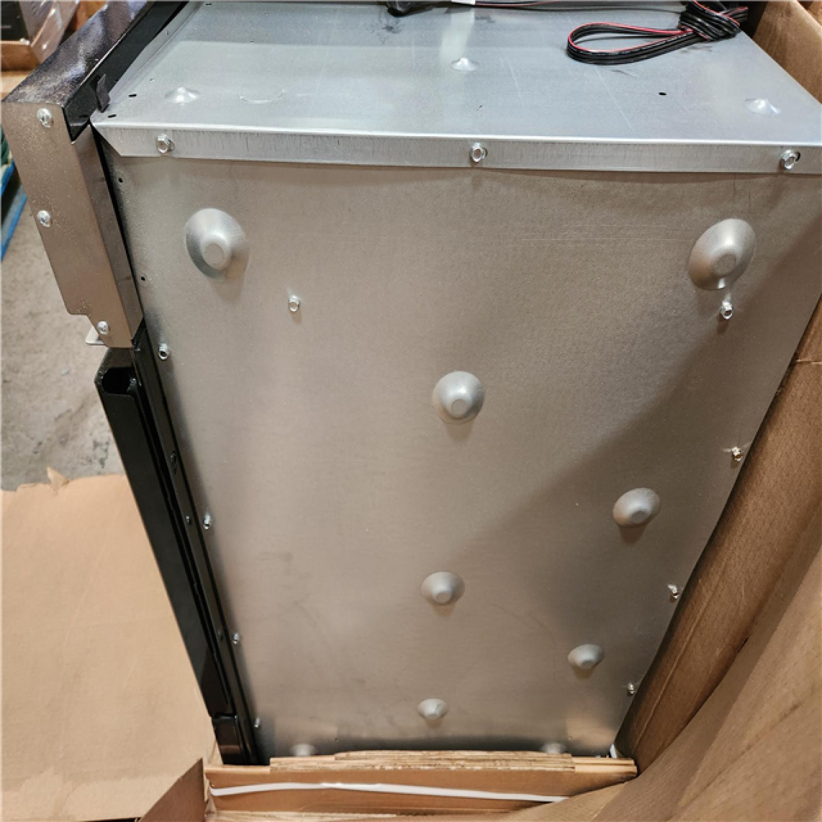 Phoenix Location Summit Appliance 24 in. Single Gas Wall Oven in Black