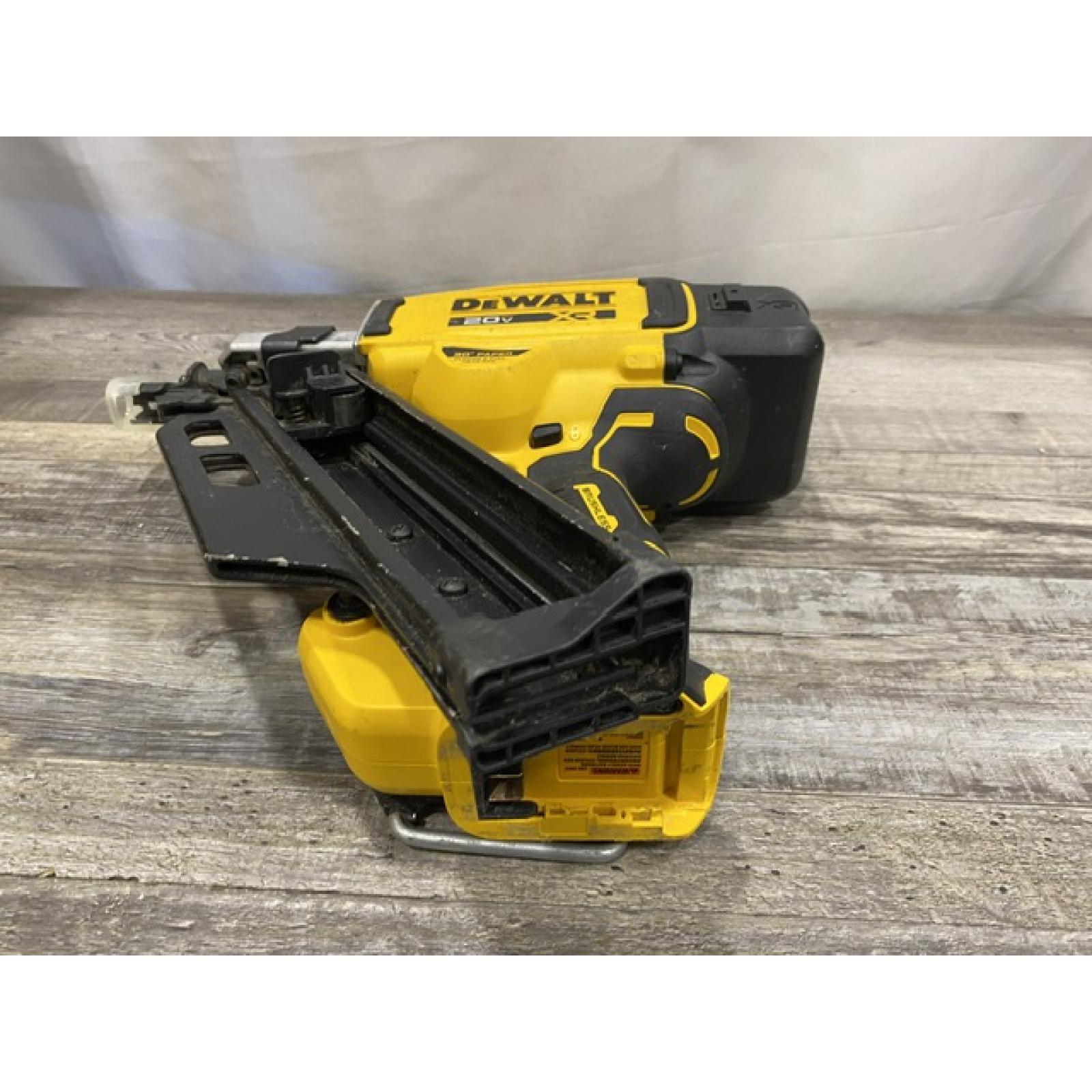 AS-IS DEWALT 20V 30 Degree Cordless Framing Nailer (Tool-Only)