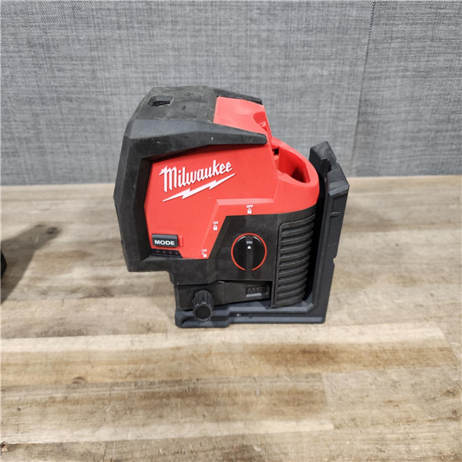 HOUSTON LOCATION - AS-IS Milwaukee Green 125 Ft. Cross Line and Plumb Points Laser Level Kit