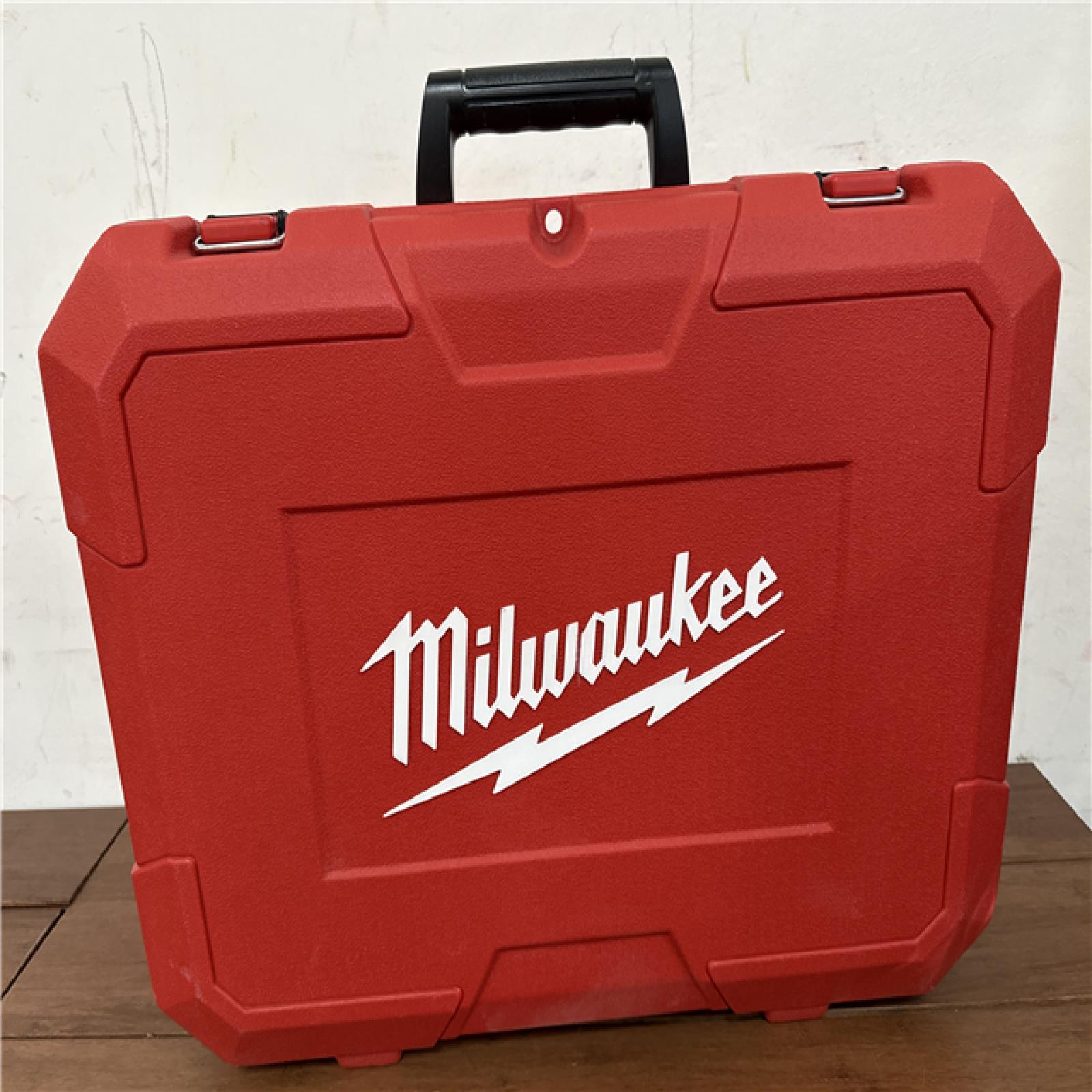 California AS-IS Milwaukee M18 Short Throw Press Tool Kit  Includes (2) Batteries  Charger & Hard Case