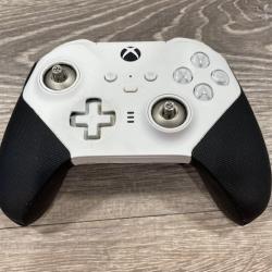 AS-IS Microsoft Elite Wireless Controller Series 2 for Xbox Series X  Xbox Series S  Xbox One in White