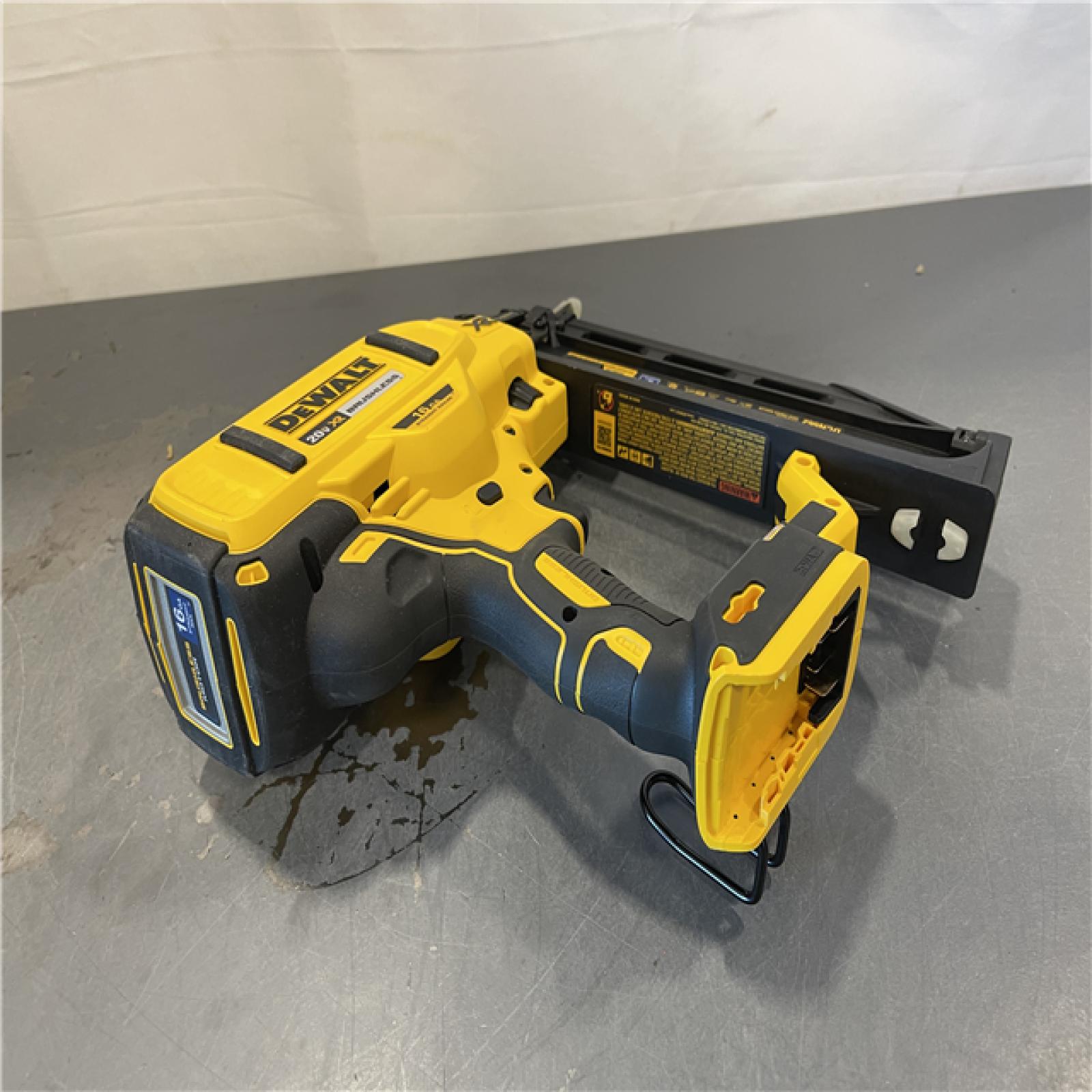 AS-IS - DEWALT 20V MAX XR 16-Gauge Lithium-Ion Cordless Finish Nailer