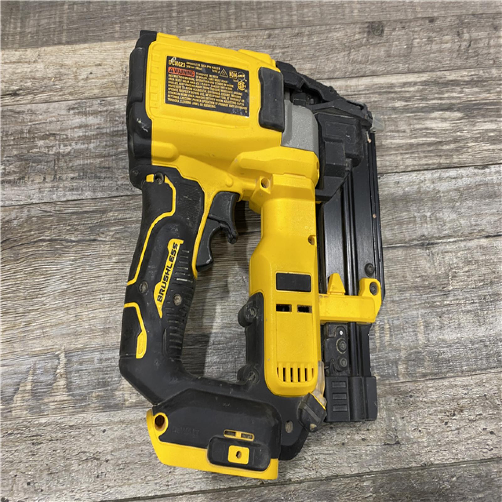 AS-IS DEWALT ATOMIC 20V MAX Lithium Ion Cordless 23 Gauge Pin Nailer Kit