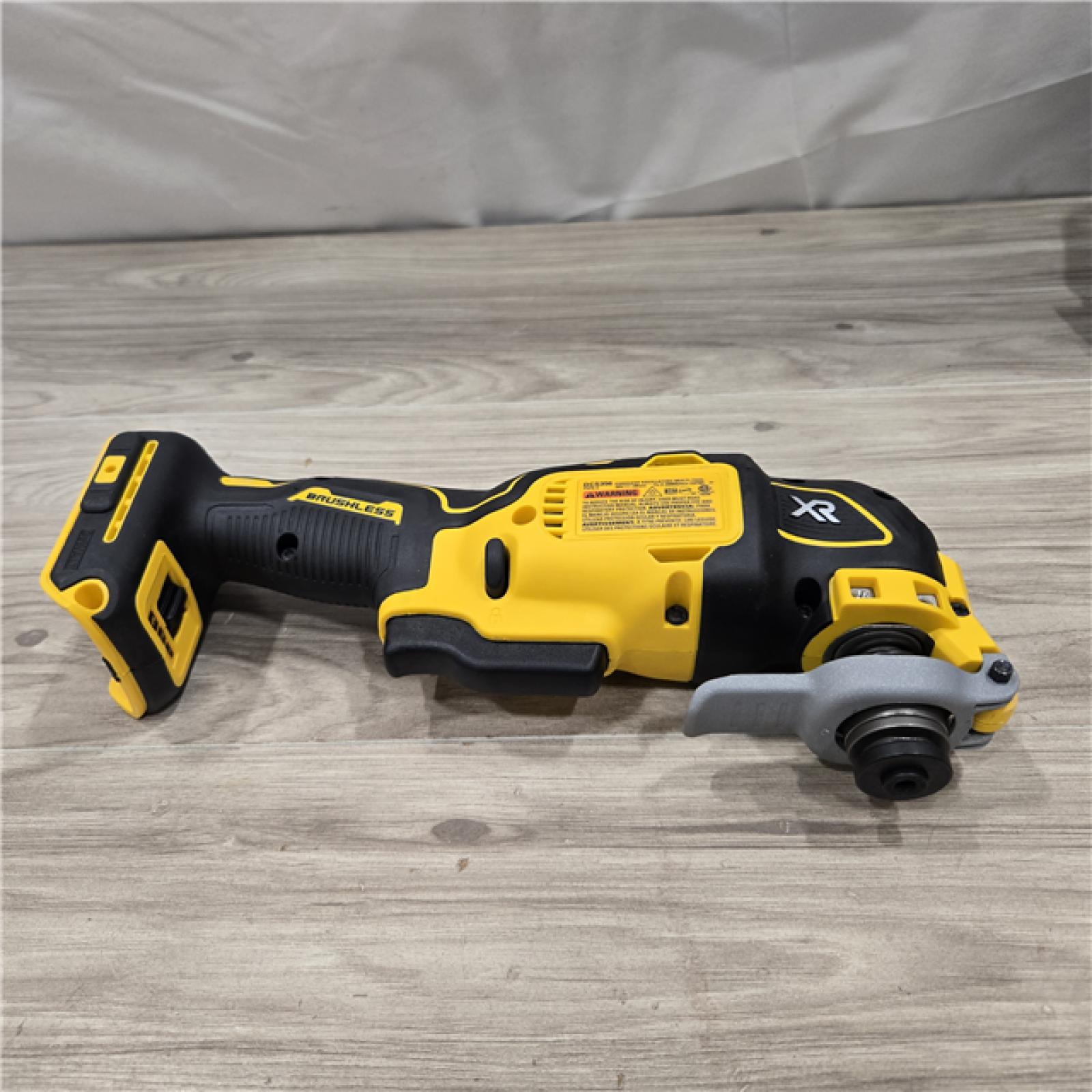 AS-IS DEWALT Cordless 3-Speed Oscillating Multi Tool Kit