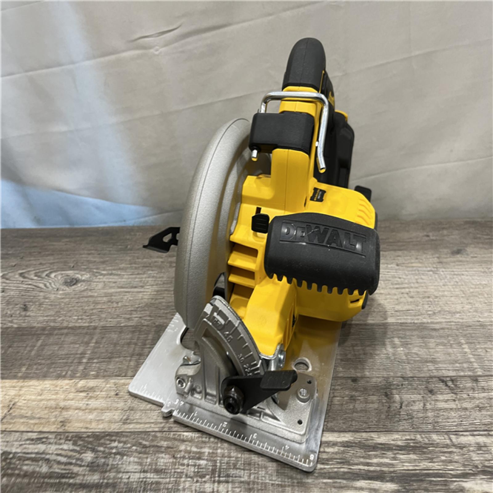 AS-IS DEWALT 20-Volt MAX 7-1/4 in. Cordless Circular Saw (Tool Only)