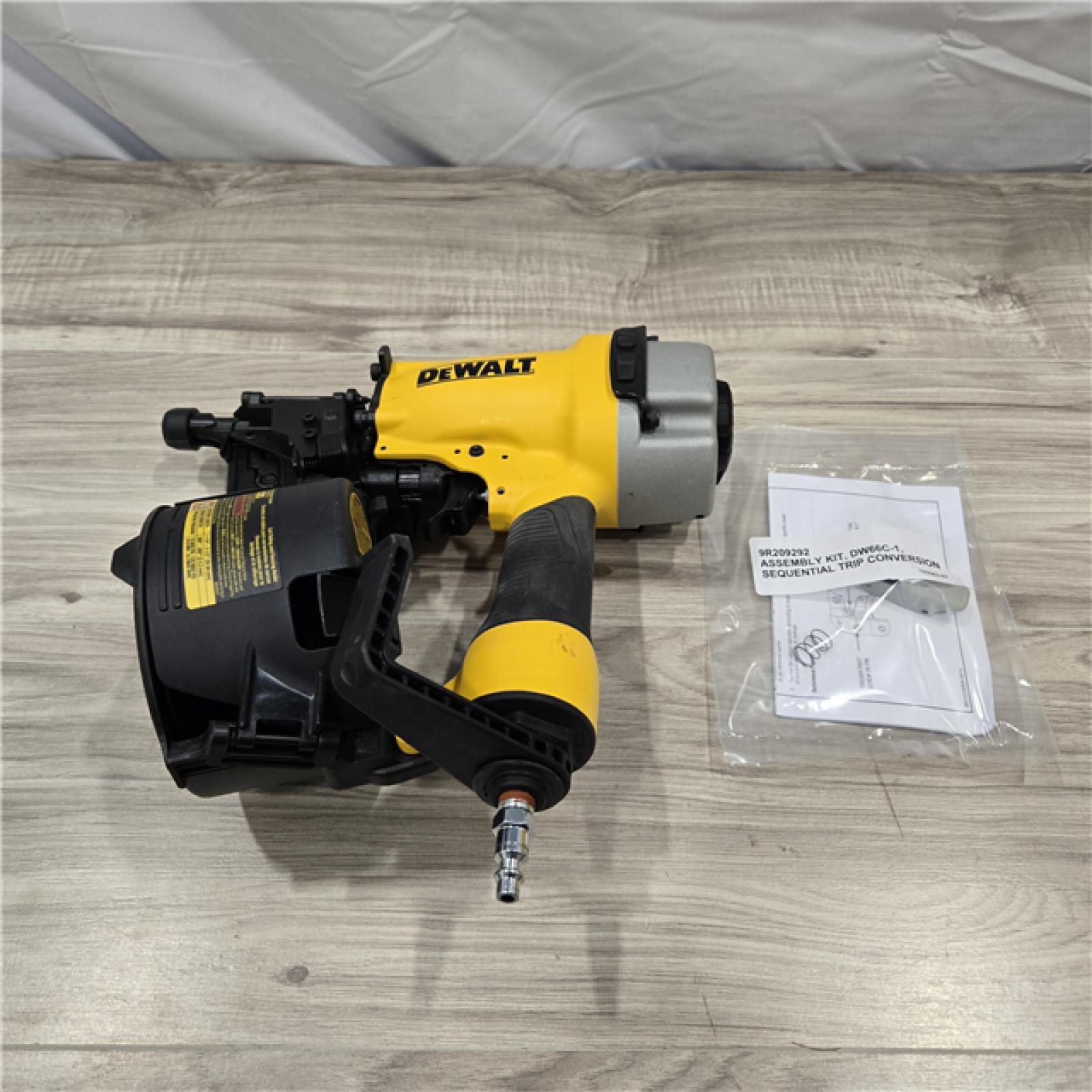 AS-IS DeWalt DW66C-1 15 Degree Coil Siding Nailer