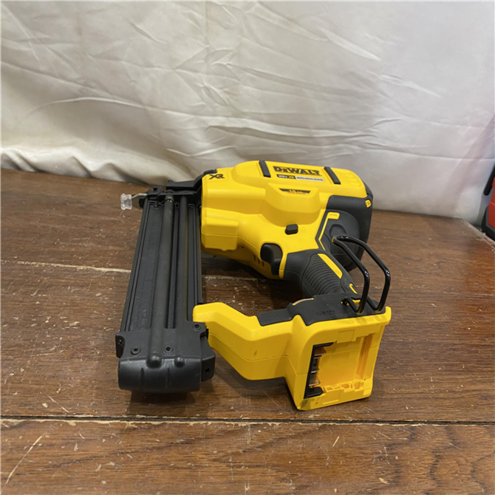 AS-IS DEWALT 20V MAX XR 18 Gauge Brad Nailer Kit
