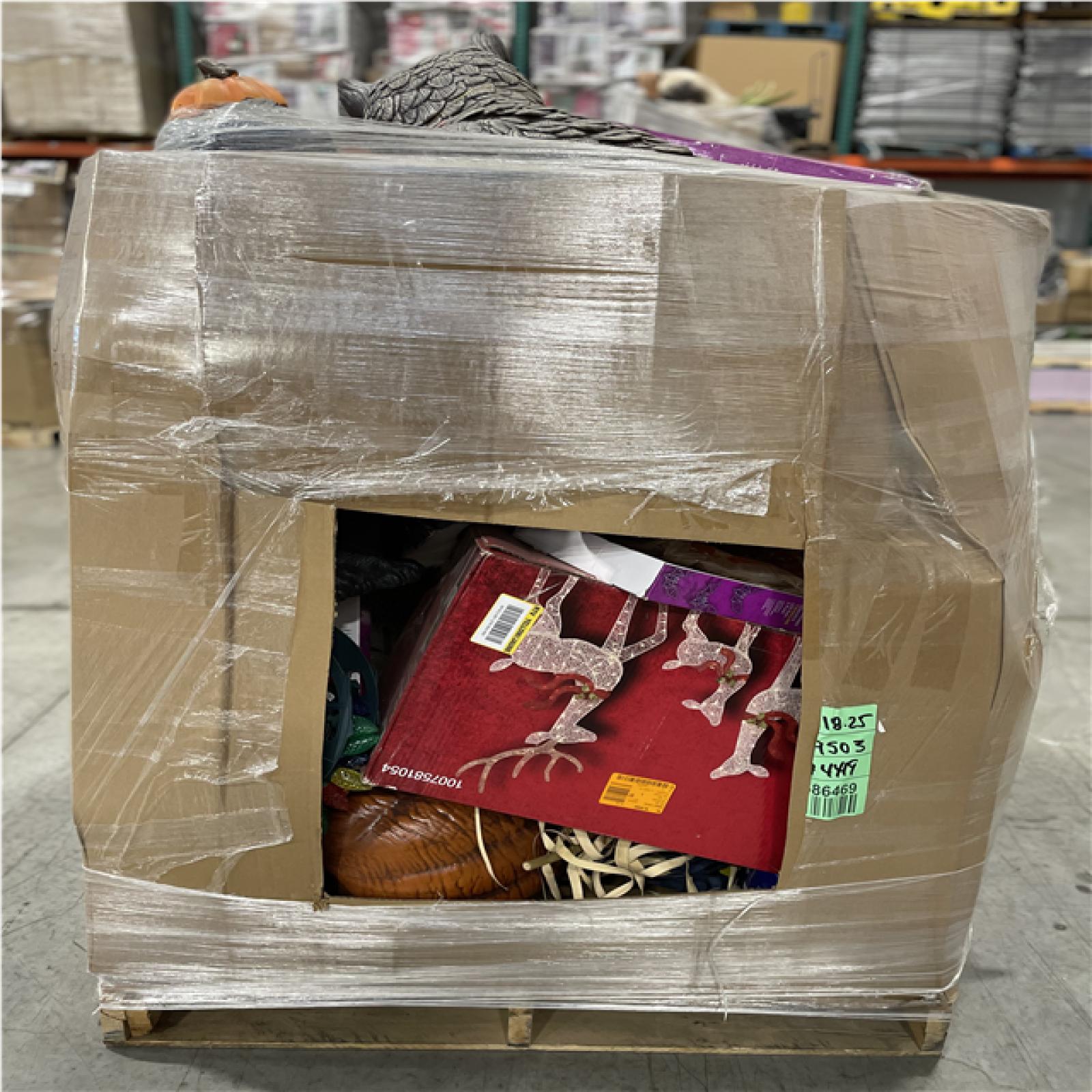 DALLAS LOCATION- AS - IS ASSORTED HOLIDAY DECORATIONS PALLET