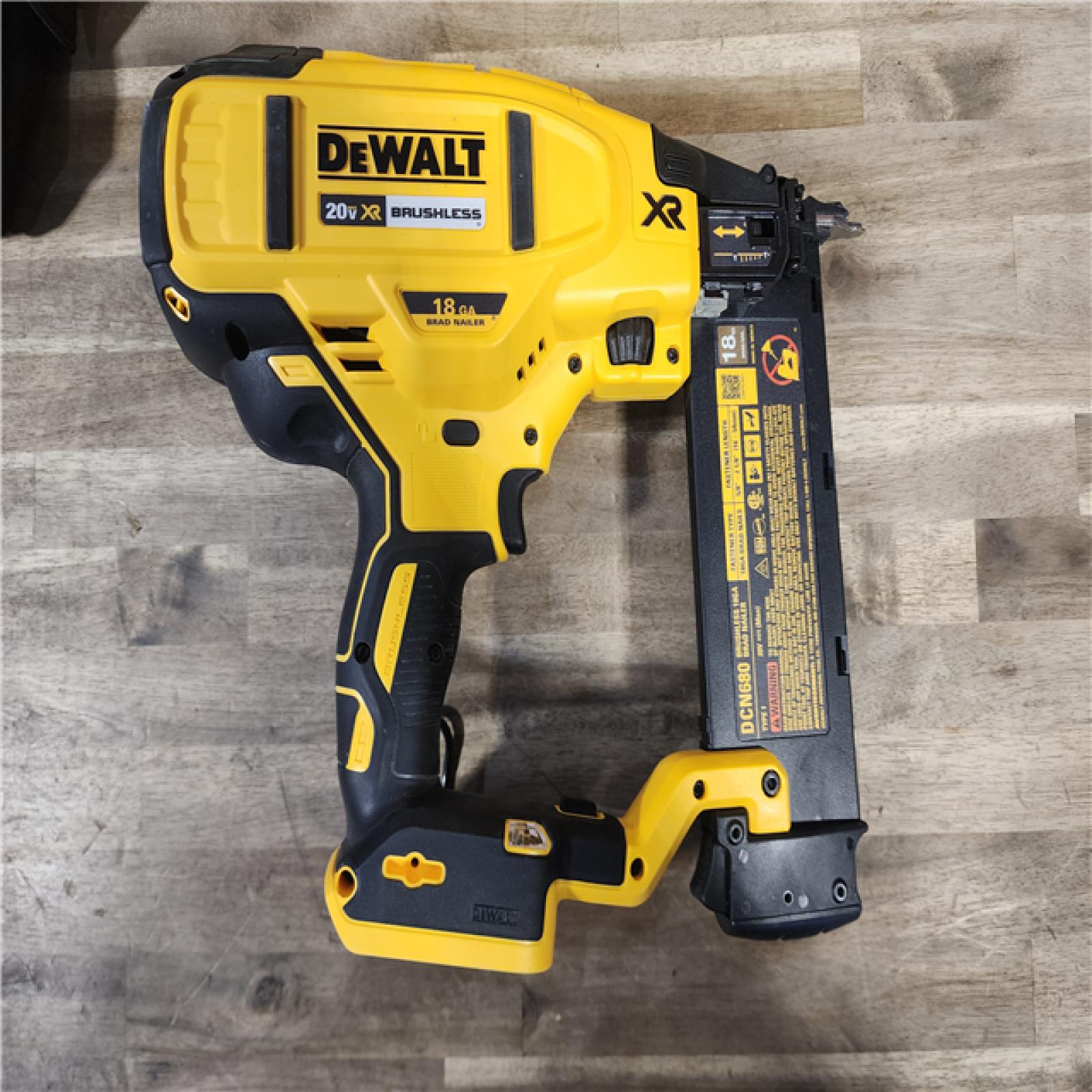 HOUSTON LOCATION - AS-IS (APPEARS LIKE NEW) DEWALT 20V MAX XR 18 Gauge Brad Nailer Kit