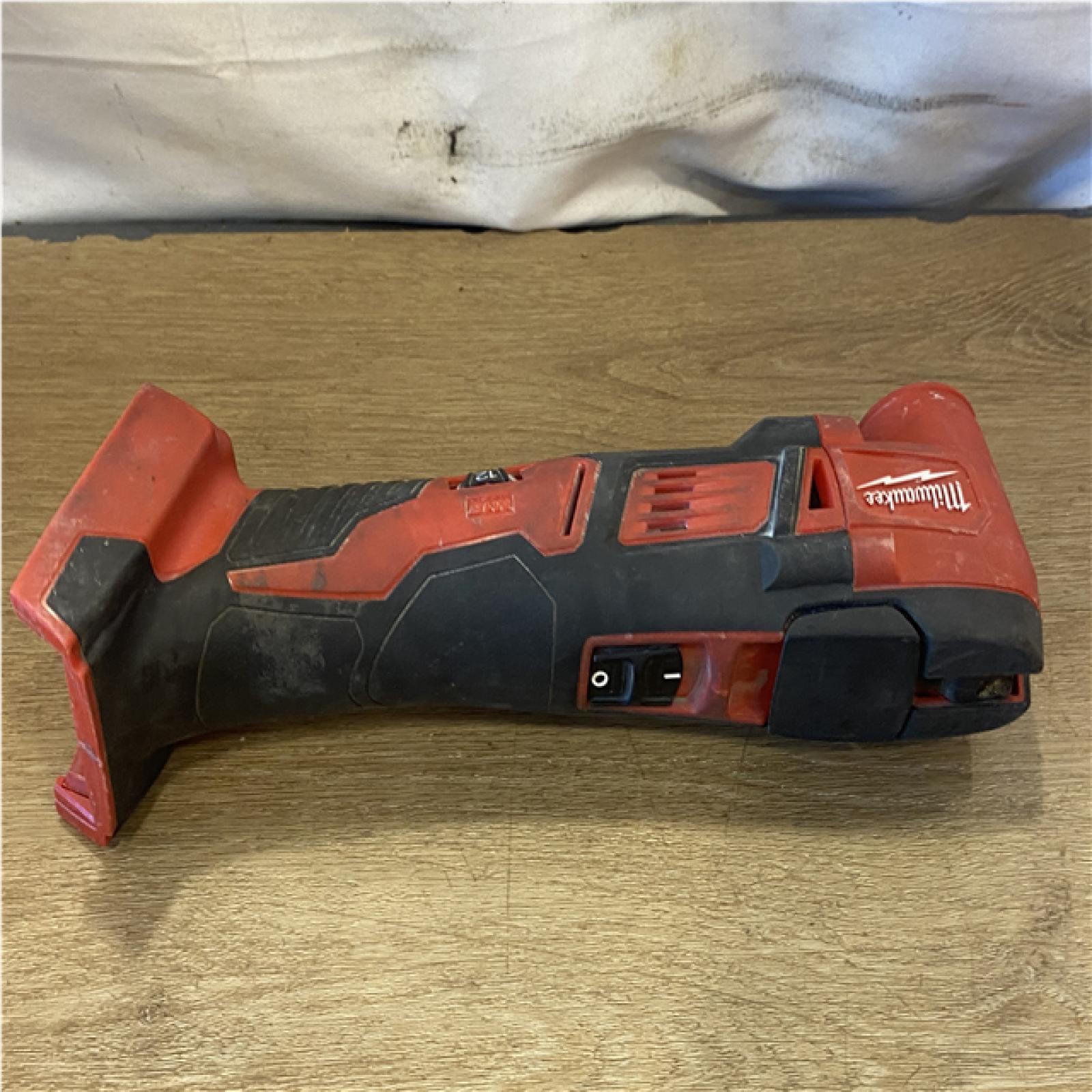 AS-IS Milwaukee 18V Lithium-Ion Cordless Oscillating Multi-Tool Kit