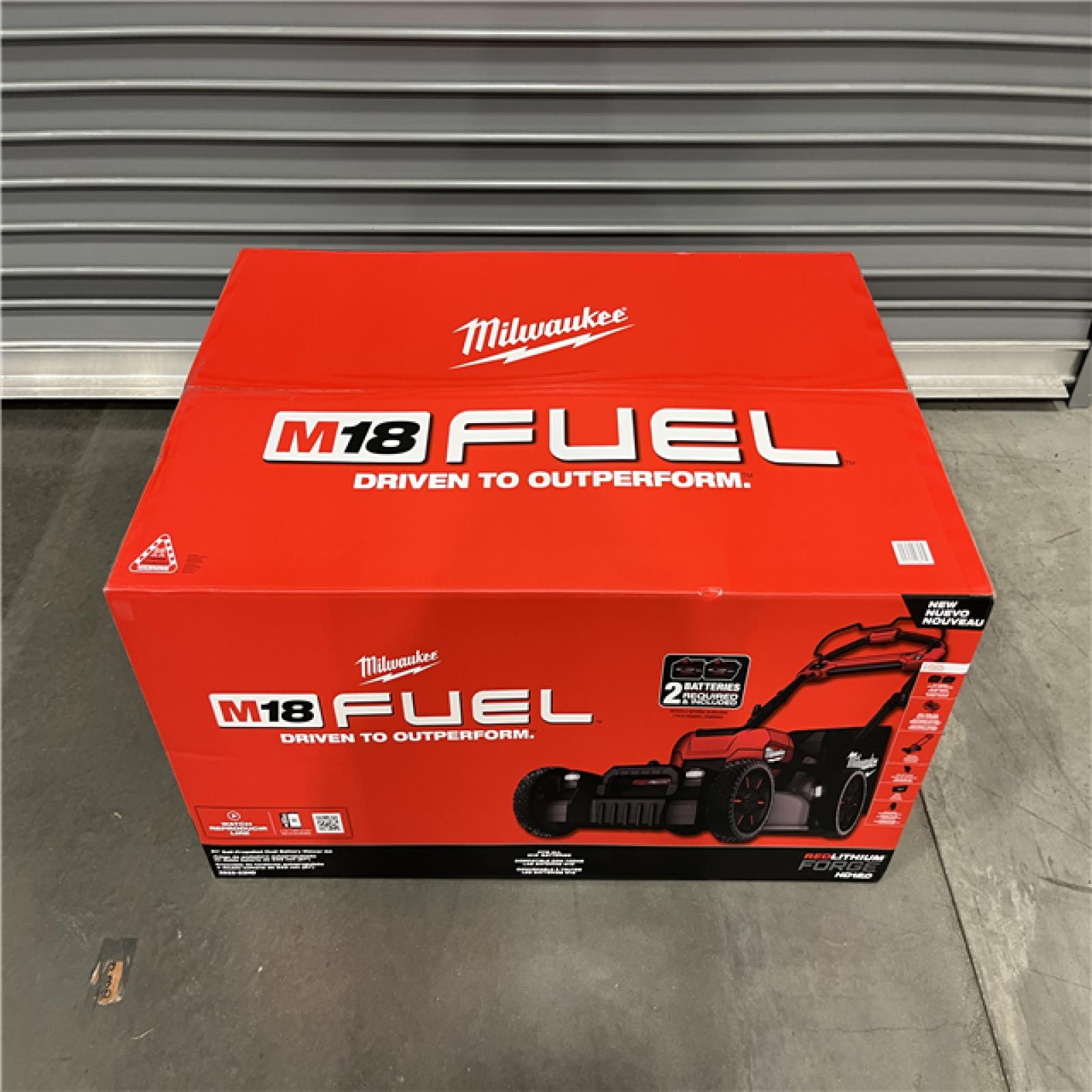NEW - Milwaukee 18 FUEL Brushless Cordless 21 in. Walk Behind Dual Battery Self-Propelled Mower Kit