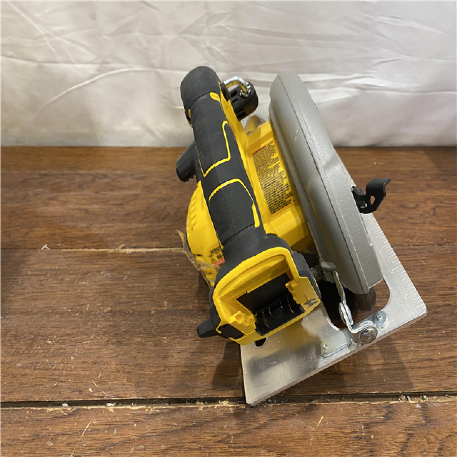 AS-IS DeWalt DCS573 18v XR Cordless Brushless FLEXVOLT High Power Circular Saw 190mm