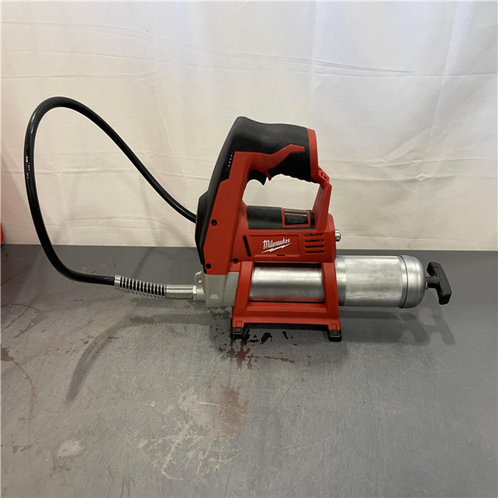 AS-IS - Milwaukee M12 12V Lithium-Ion Cordless Grease Gun