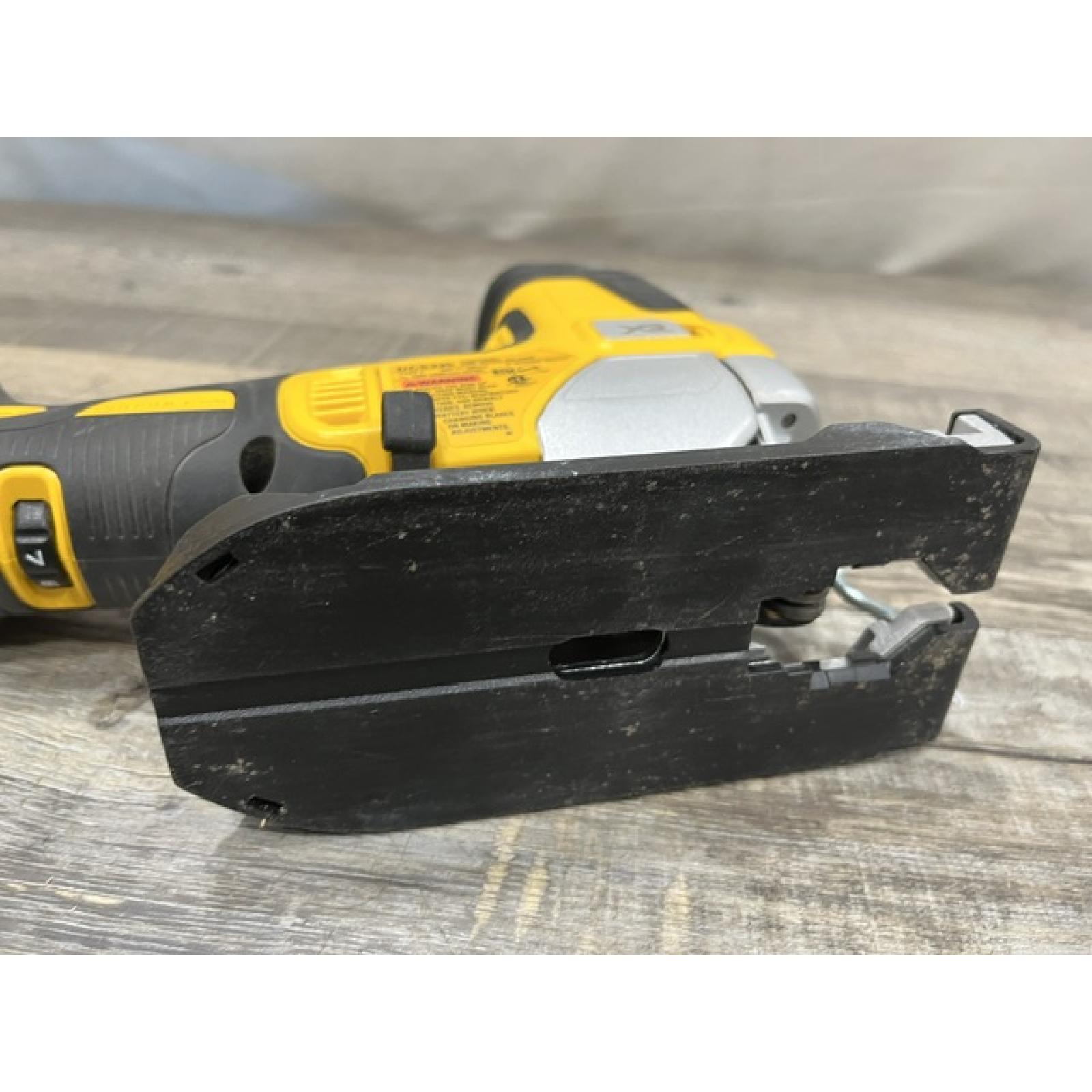 AS-IS DEWALT 20V MAX XR Cordless Barrel Grip Jigsaw (Tool Only)