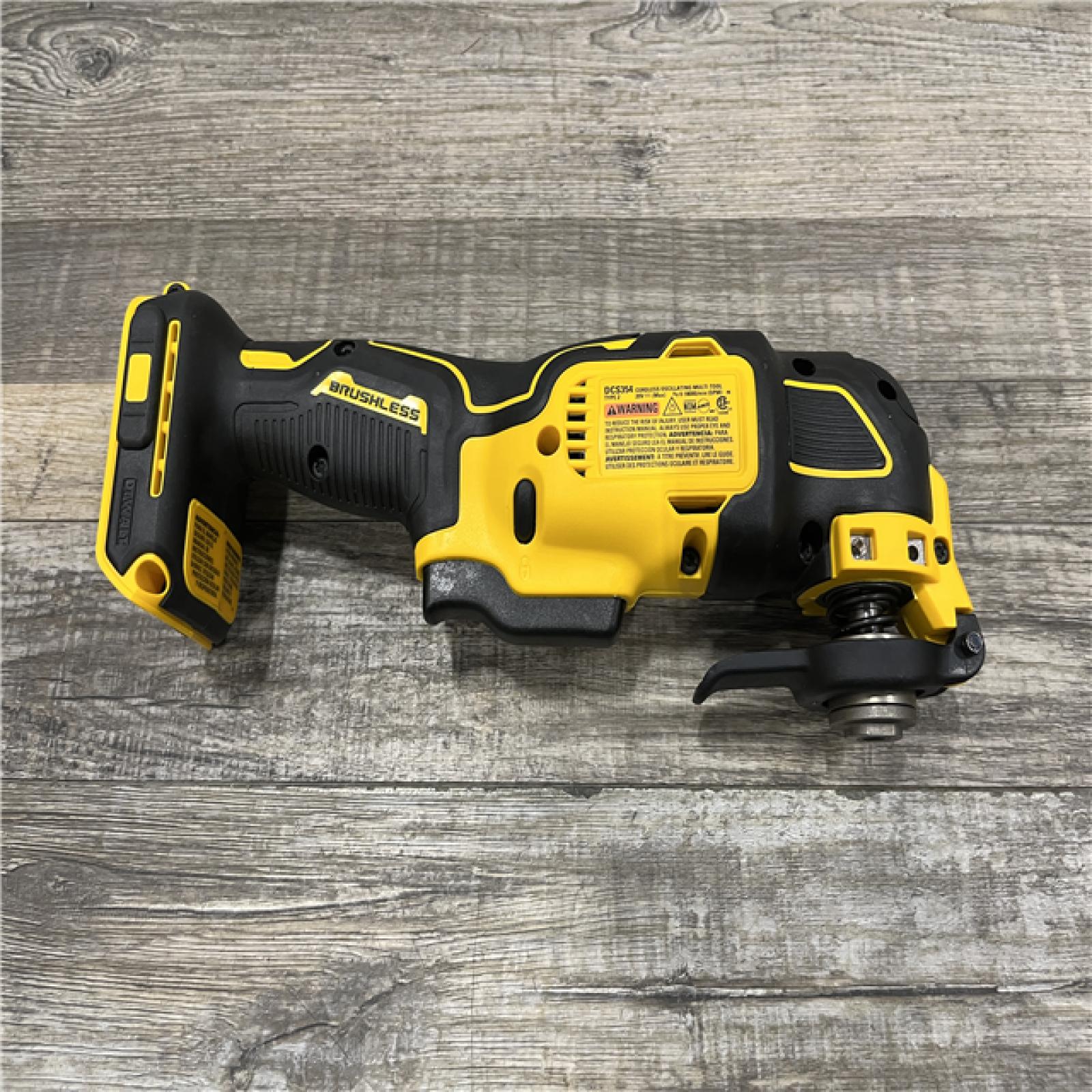 AS-IS DEWALT ATOMIC 20V MAX Cordless Brushless Oscillating Multi Tool Kit