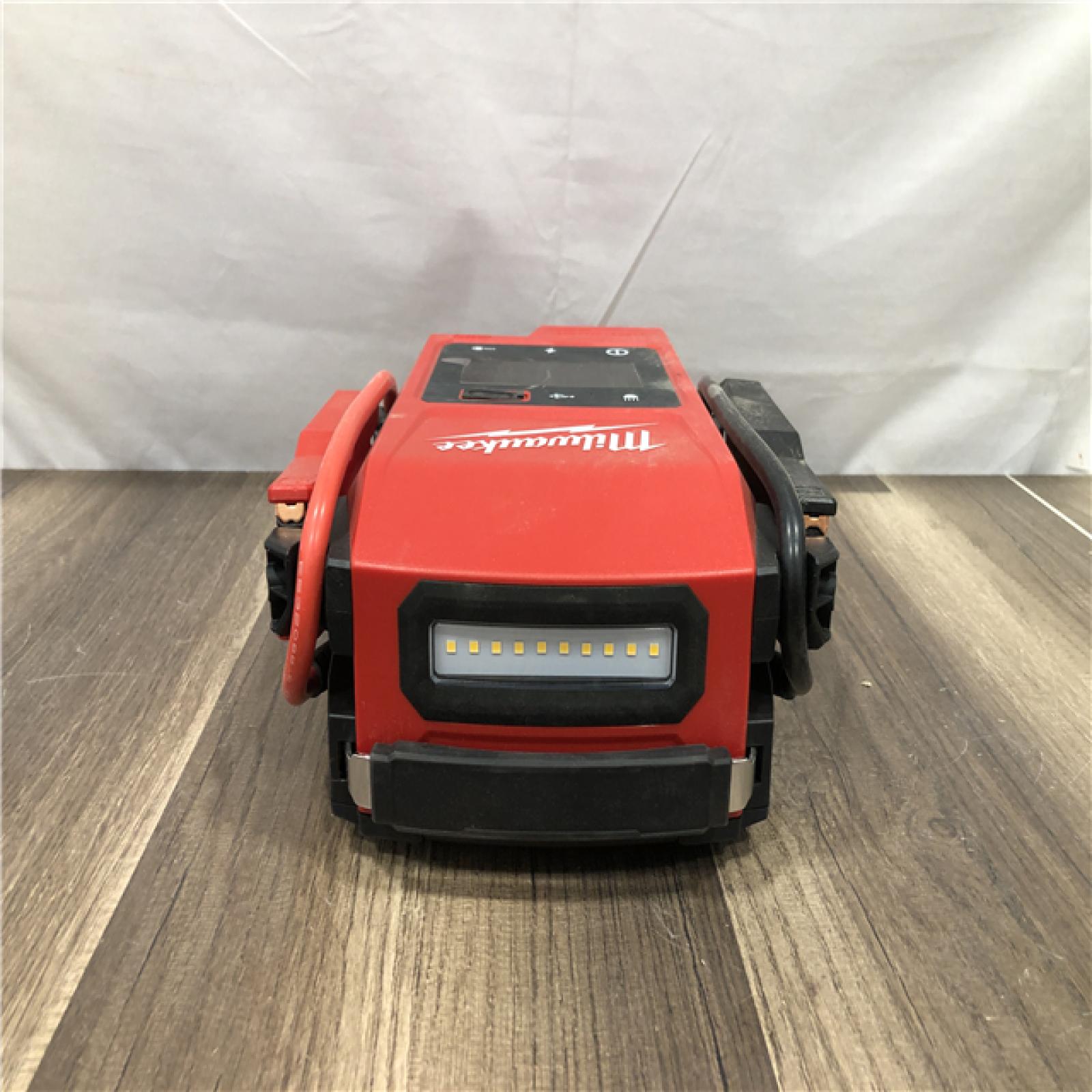 AS-IS Milwaukee 18V Lithium-Ion Cordless 2000 Peak Amp HOTSHOT Jump Starter (Tool-Only)