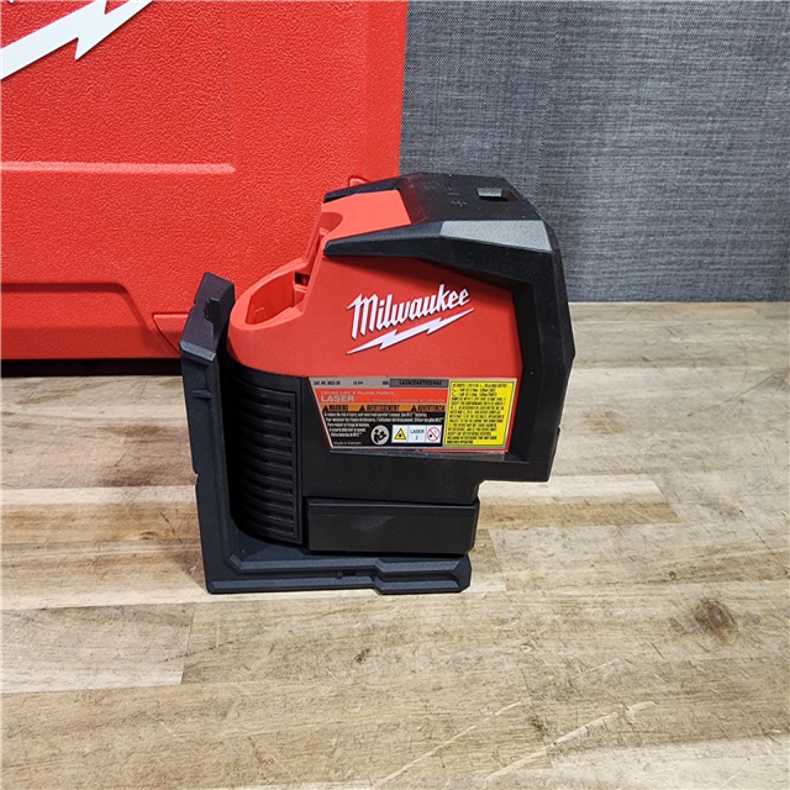 HOUSTON LOCATION - AS-IS (APPEARS LIKE NEW) Milwaukee M12 12-Volt Lithium-Ion Cordless Green 125 Ft. Cross Line and Plumb Points Laser Level Kit W/3.0 Ah Battery