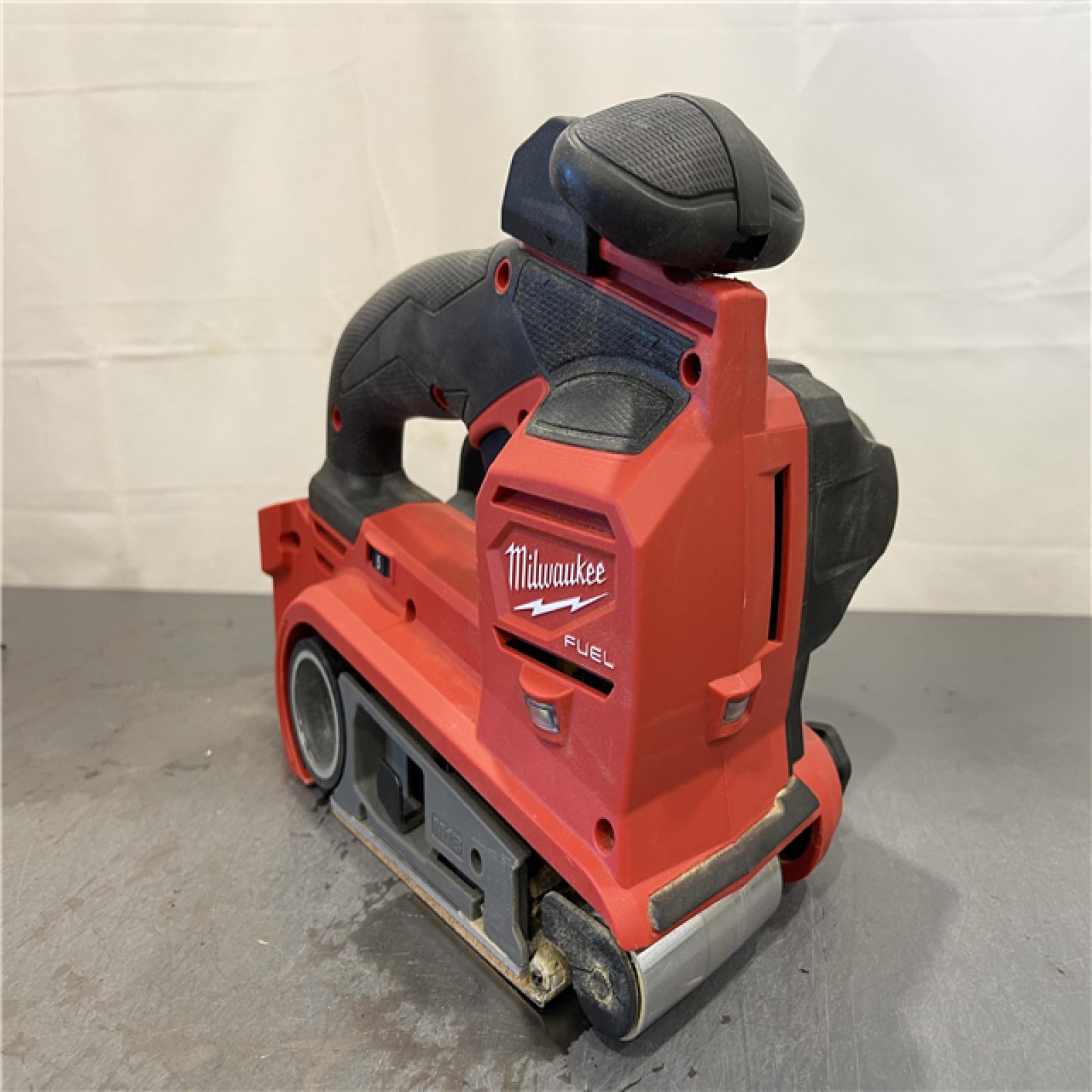 AS-IS - Milwaukee M18 FUEL 18-Volt Lithium-Ion Cordless Belt Sander