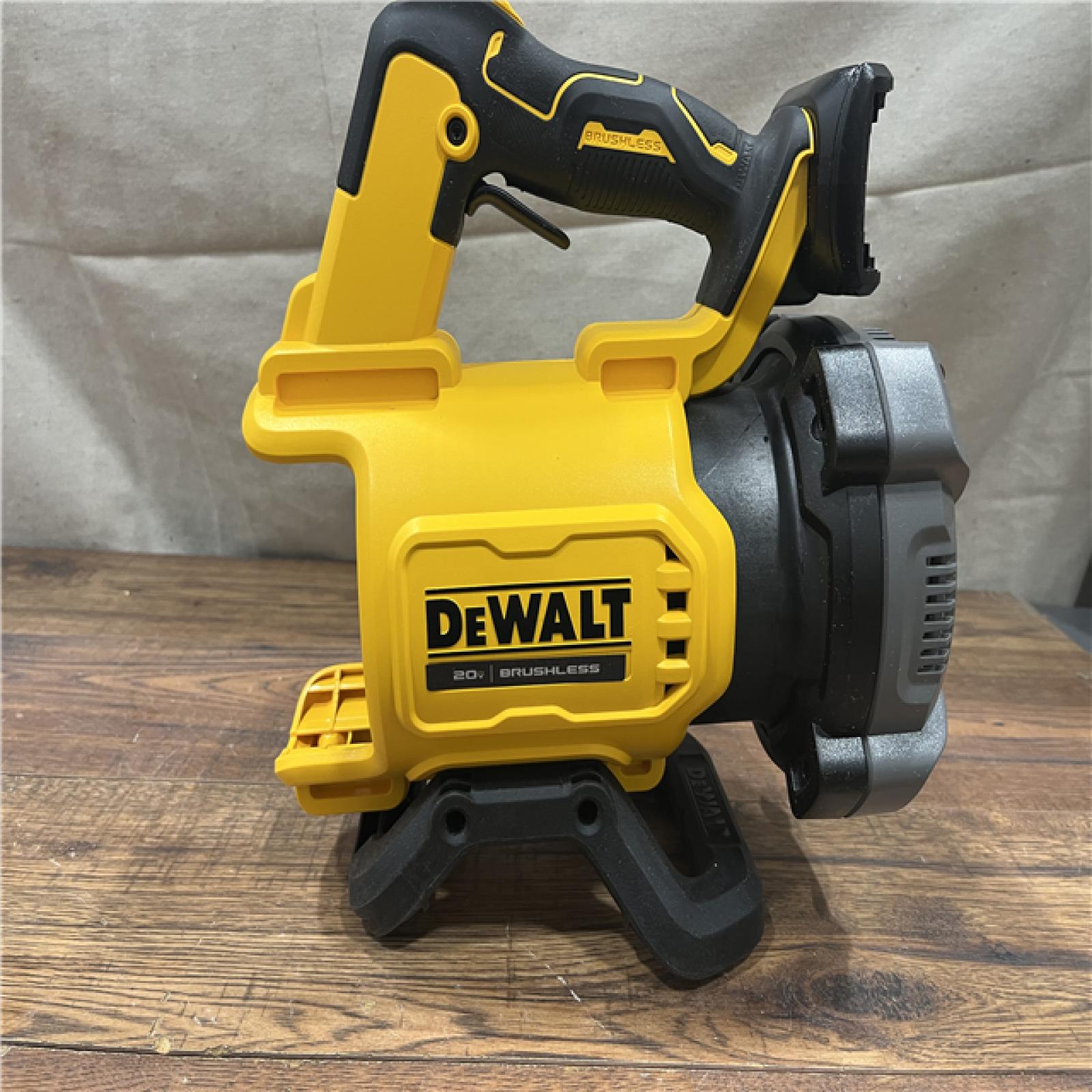 AS-IS DEWALT 20V MAX* XR Brushless Cordless Handheld Blower Kit