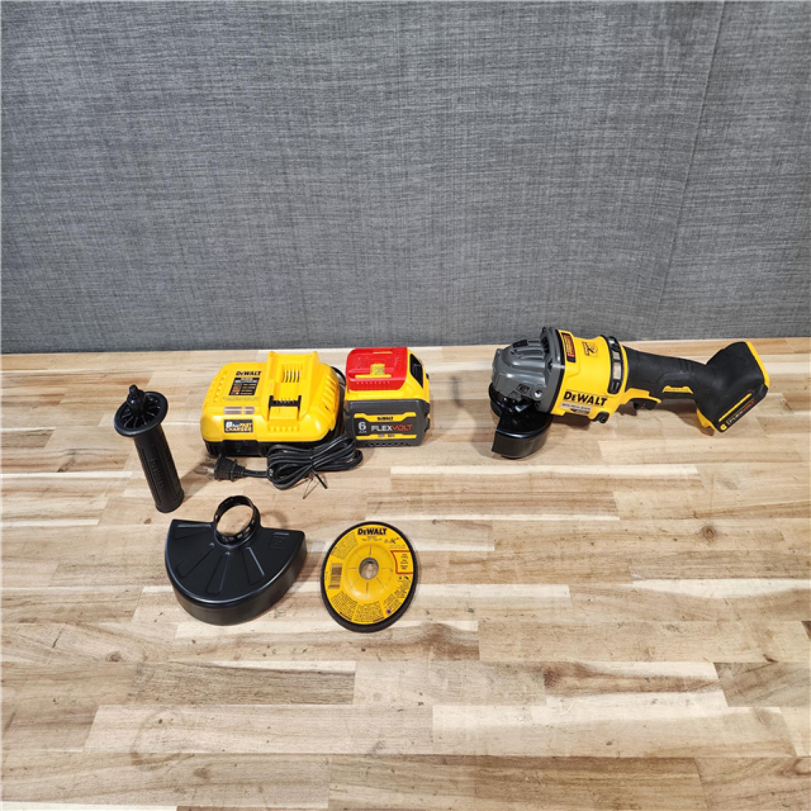 HOUSTON LOCATION - AS-IS DeWalt FLEXVOLT 60V Cordless 4-1/2 to 6 in. Grinder Kit (Battery & Charger)