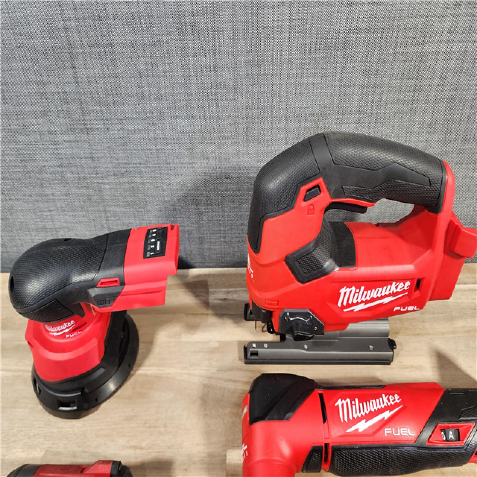 HOUSTON LOCATION - AS-IS MILWAUKEE 5 TOOL COMBO